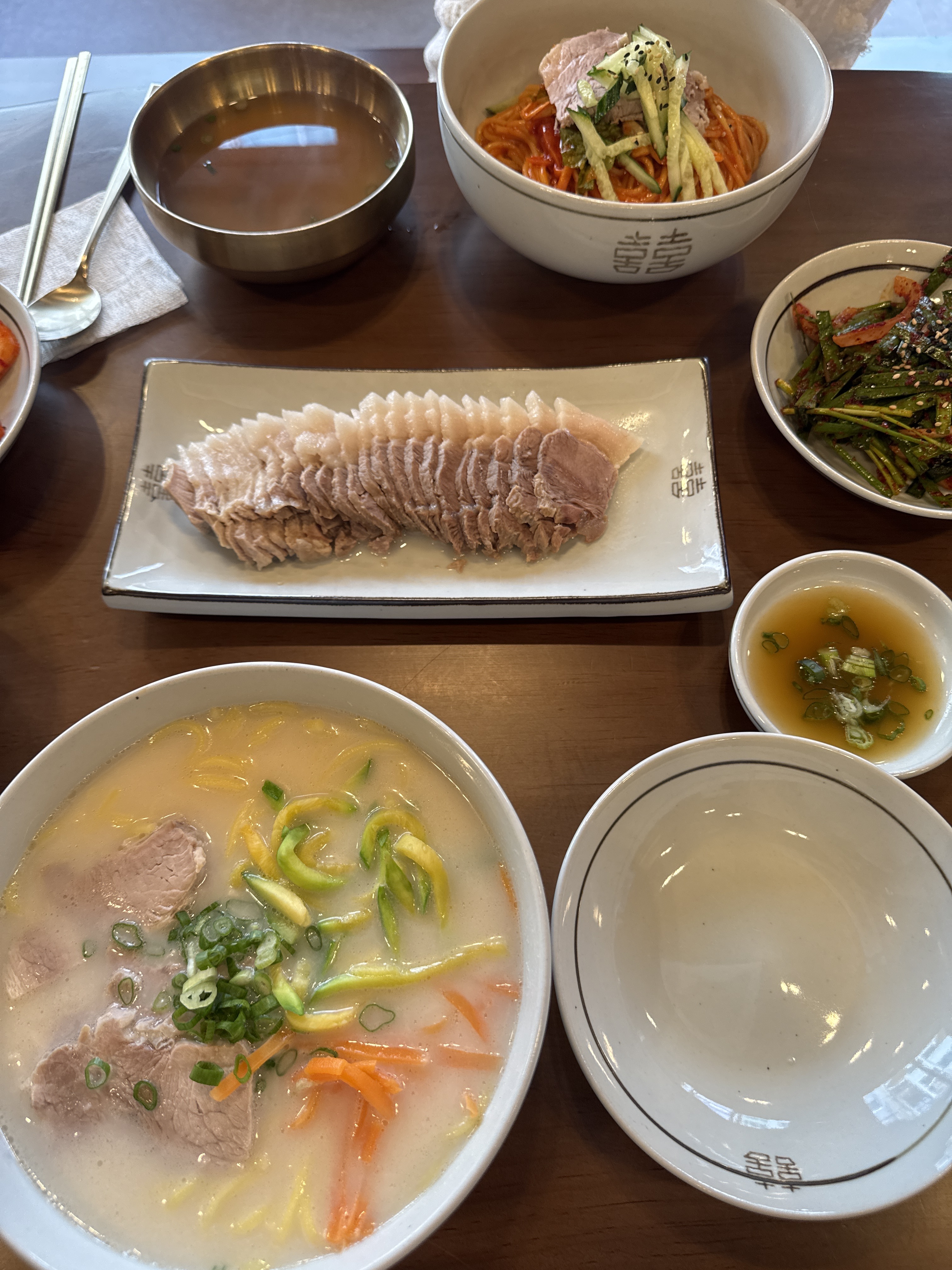 공항 근처 맛집이라서 왔는데 너무너무 맛있네요! - 제주 맛집 장수국수 본점