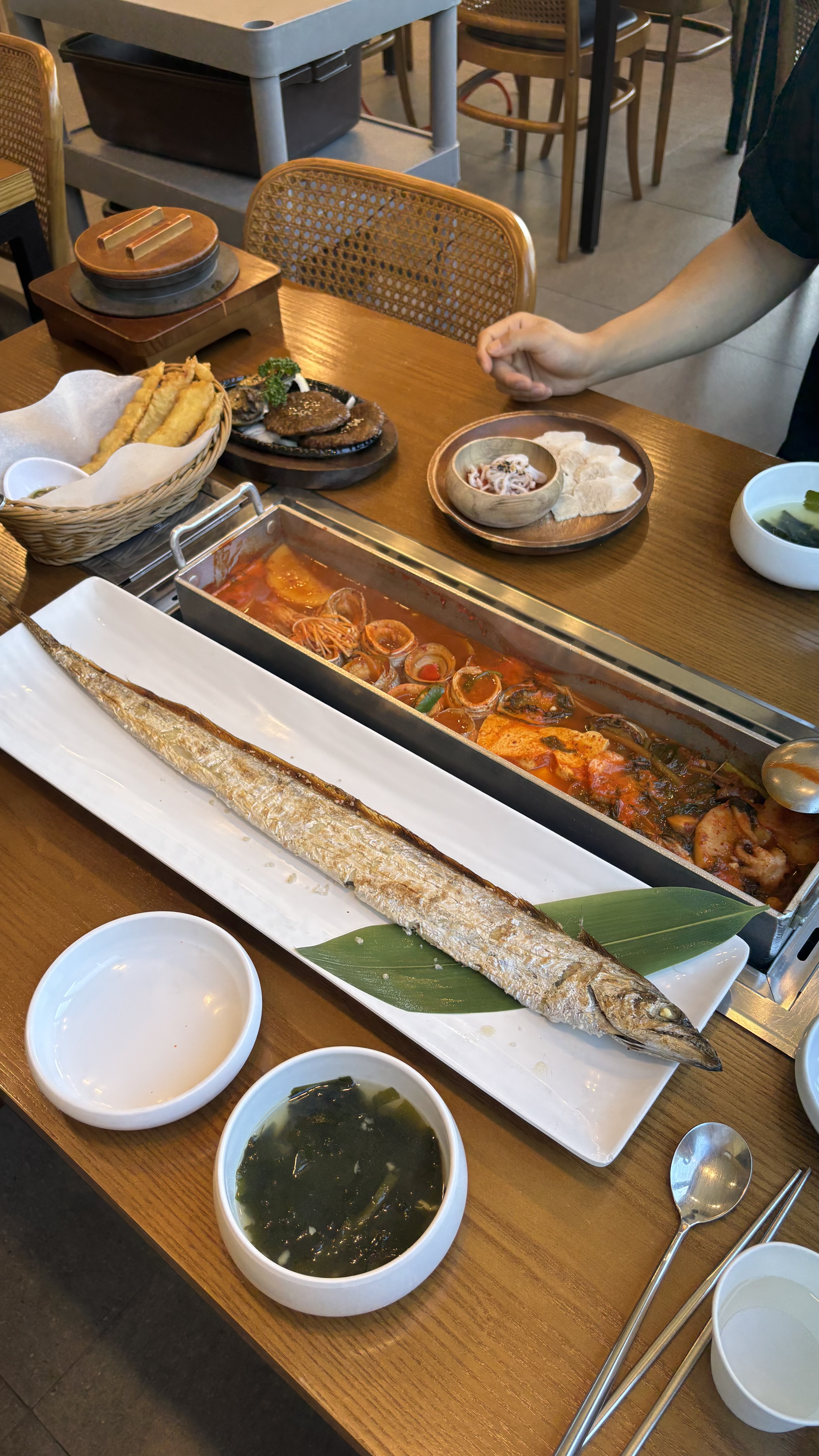 양도 많고 갈치가 하나도 안비려서 너무 좋았어요!!! 사장님 친절하시고 번창하세요🫶🏻 - 제주 맛집 한라갈치 중문점