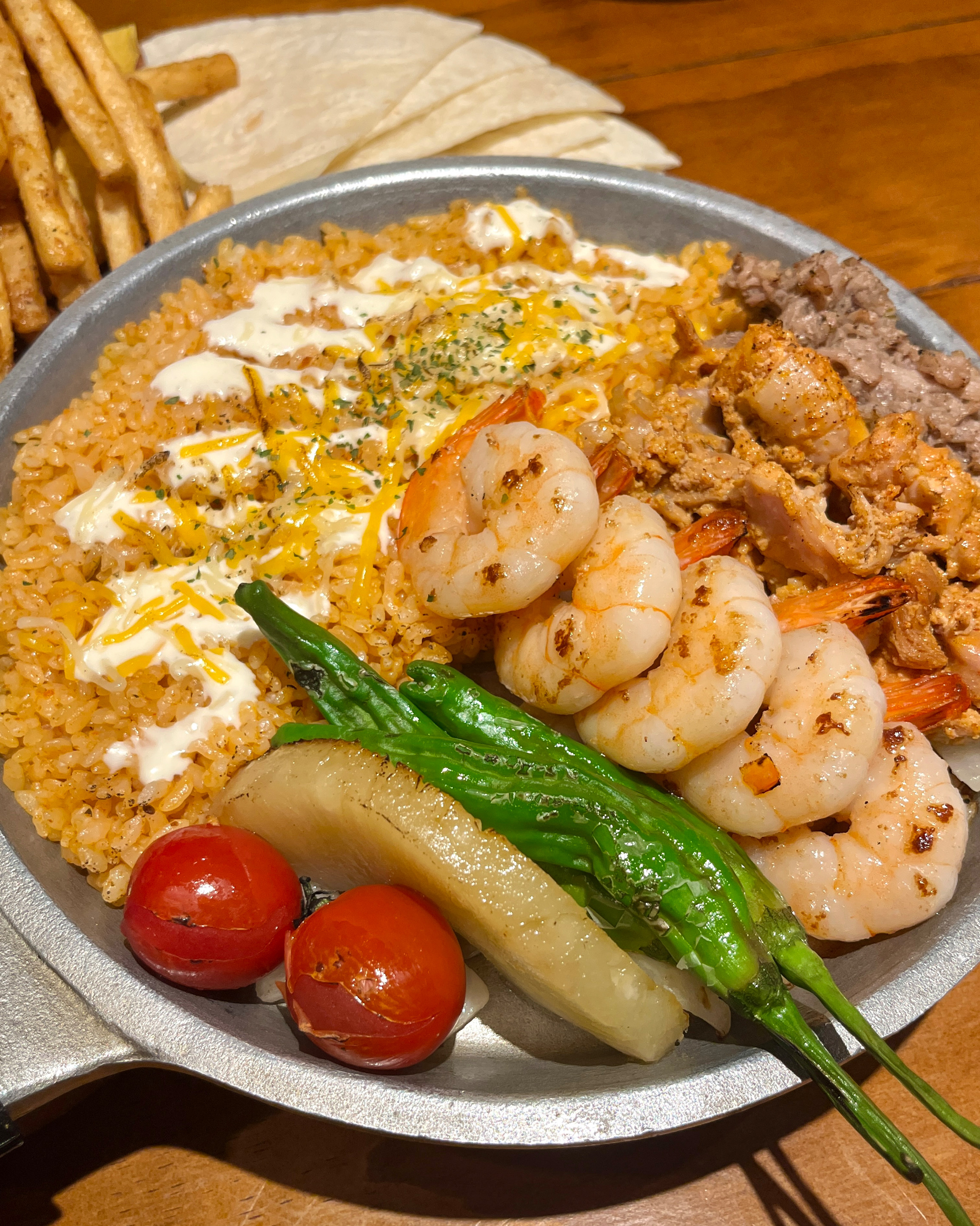 엔터식스 맛집 찾다가 타코집이 있길래 바로 들어왔어요 😊 세트메뉴 구성이 좋아서 두명이서