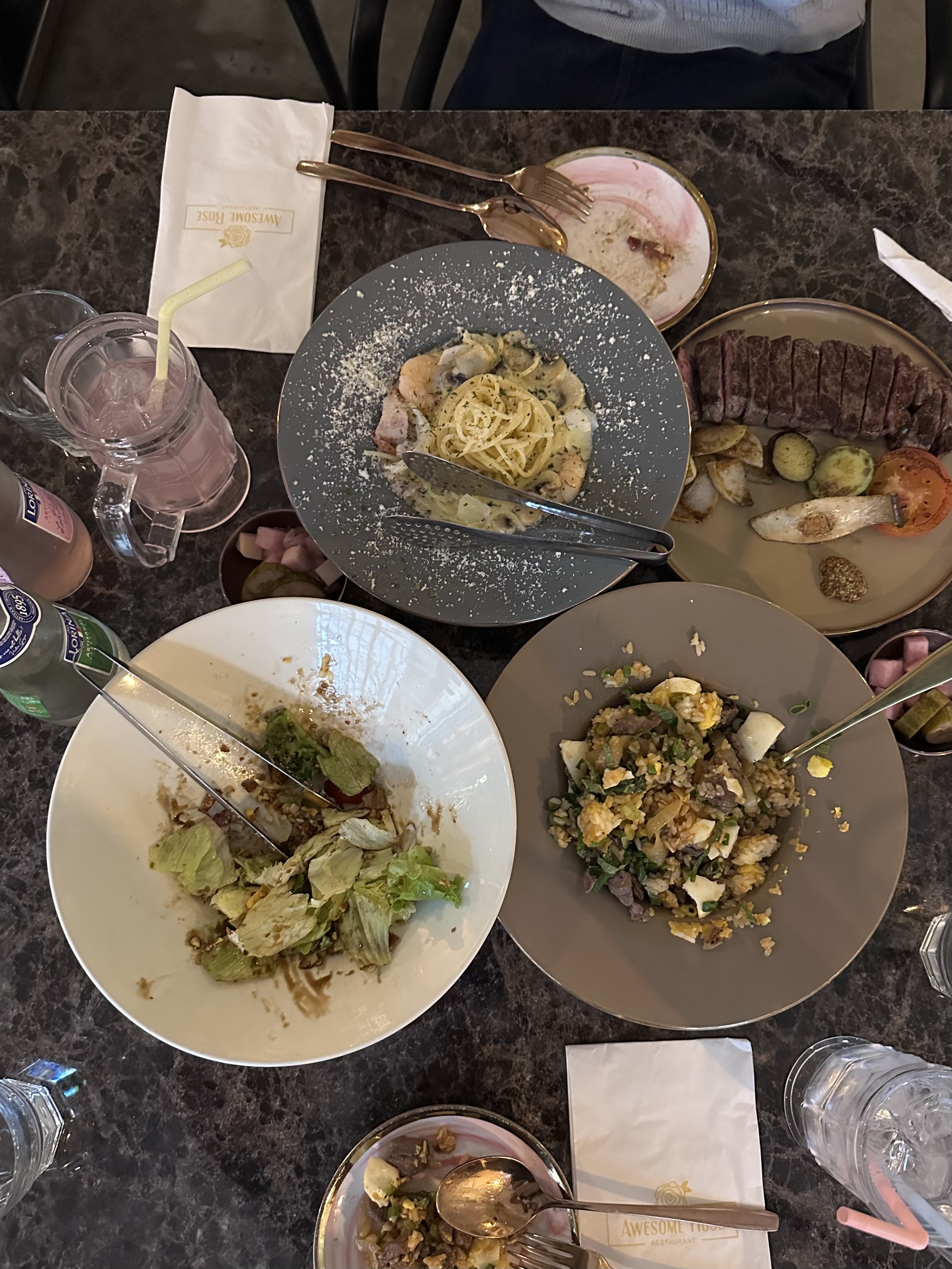 지인들과 우연히 들른 어썸로즈. - 압구정 맛집 어썸로즈 가로수길점