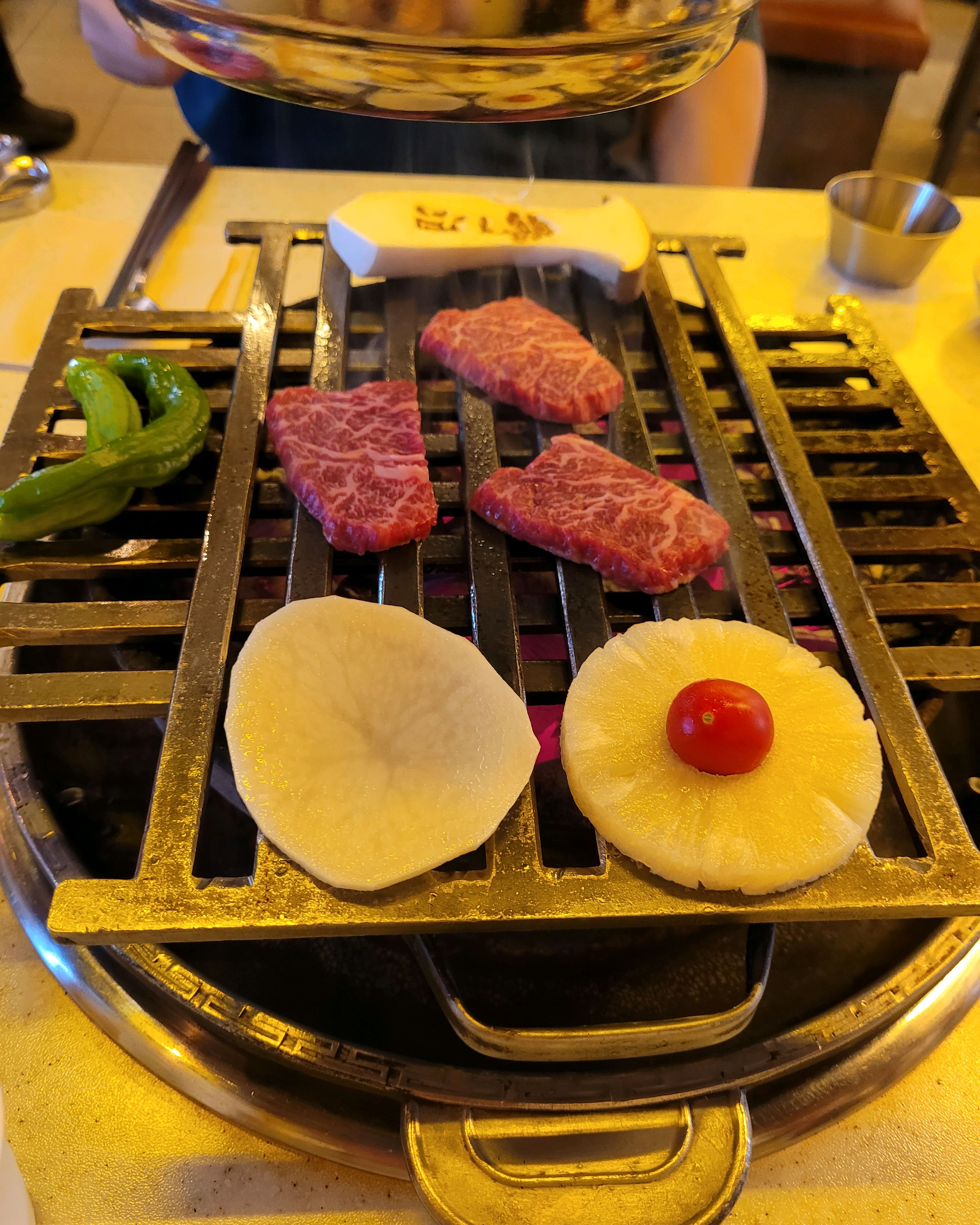 딸아이와함께 먹으러왔는데 고기가 정말 좋습니다 직원분들도 친절하시고 육개장 서비스도 맛이조