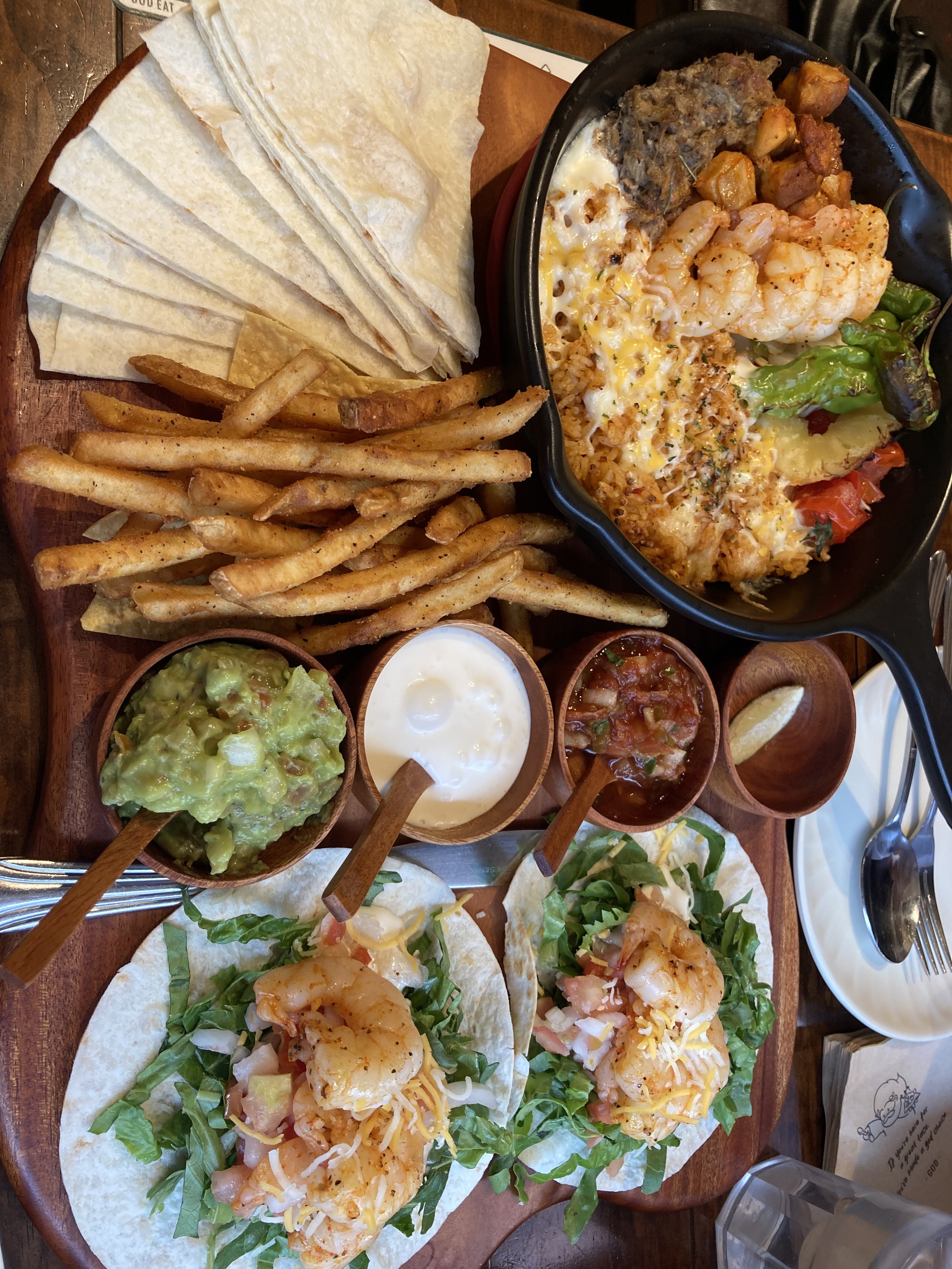 타코 너무 맛있어요. 구성이 너무 좋고 이쁘고 맛도 좋아서  데이트하기엔 좋아요~^^ - 성수동 맛집 갓잇 성수홀리워터점