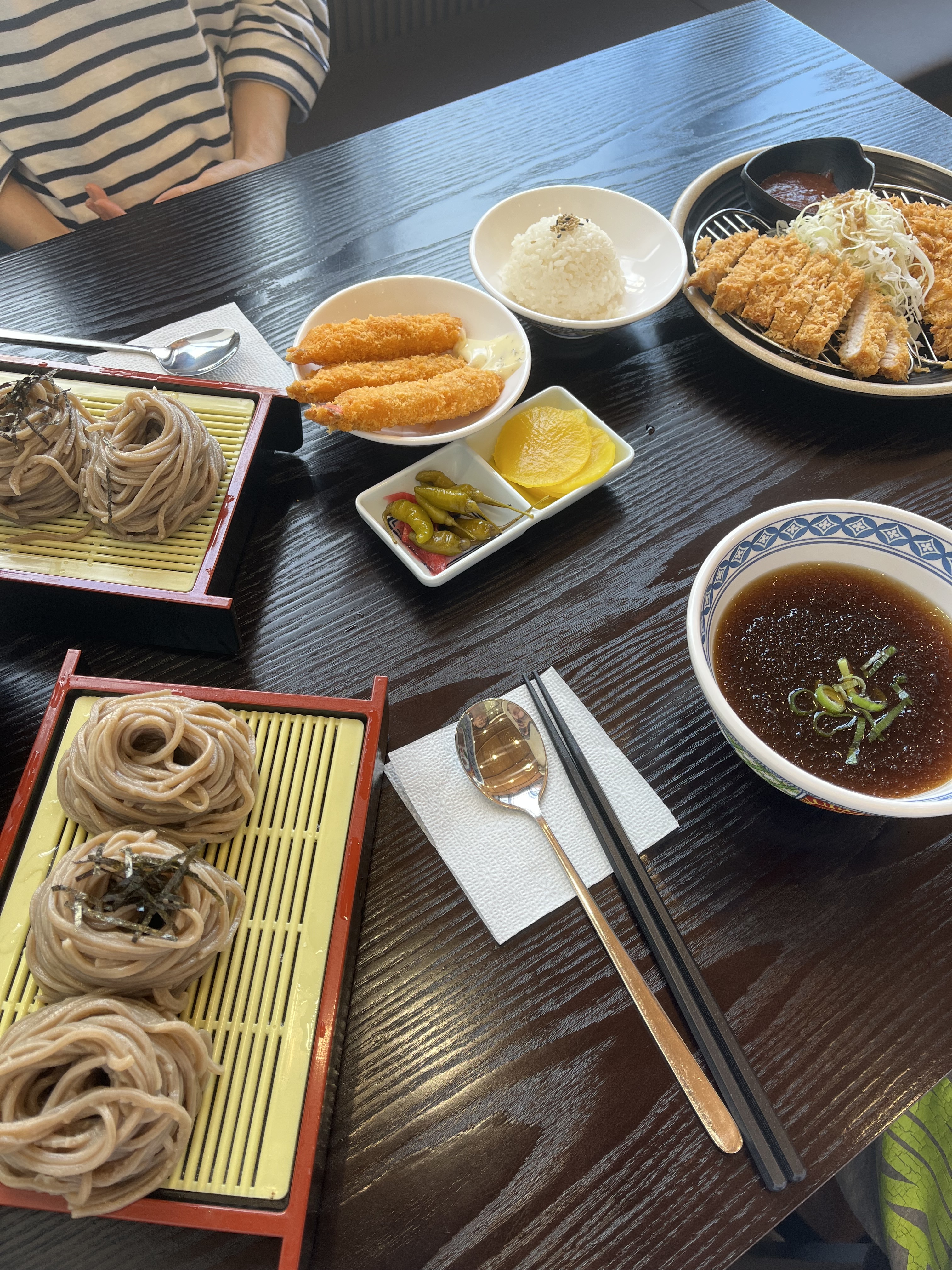 맛있고 가게 매장도 깔끔해요!! 가게에 햇빛도 잘 들어옵니다 직원분들도 친절하세요 추천드려