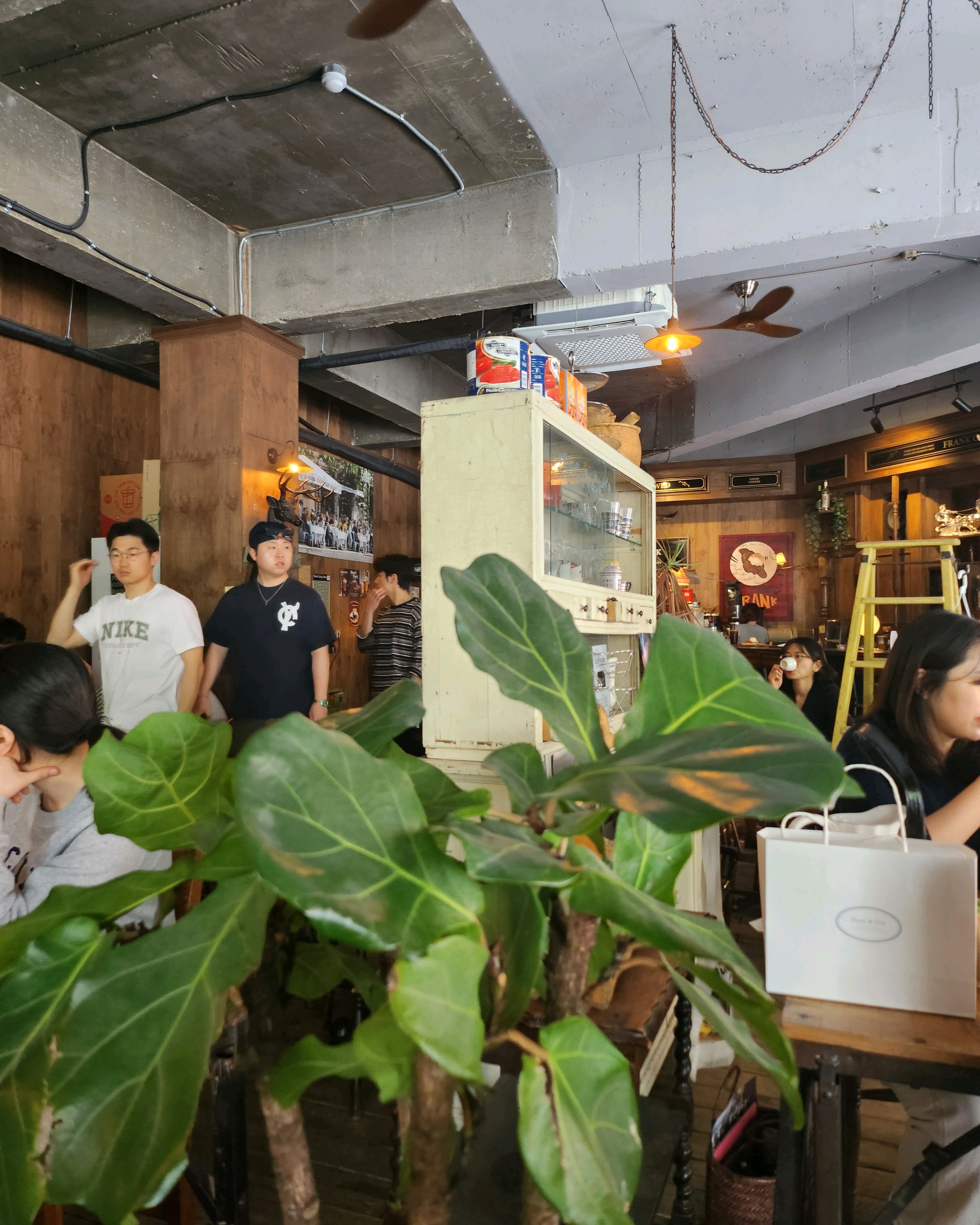 요기 자주오는데 커피도 맛있구 크로플도 넘나 맛있어요!! 추천합니당~ - 대전 맛집 프랭크커핀바 대전둔산점