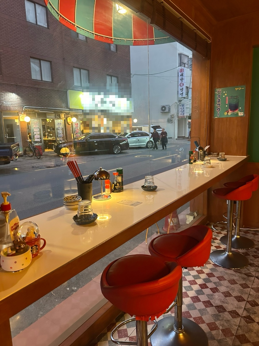 인테리어가 멋지고 니쿠마키가 이렇게 맛있는지 몰랐네용 ㅎㅎ - 성수동 가성비 좋은 감성 데이트 맛집 우라