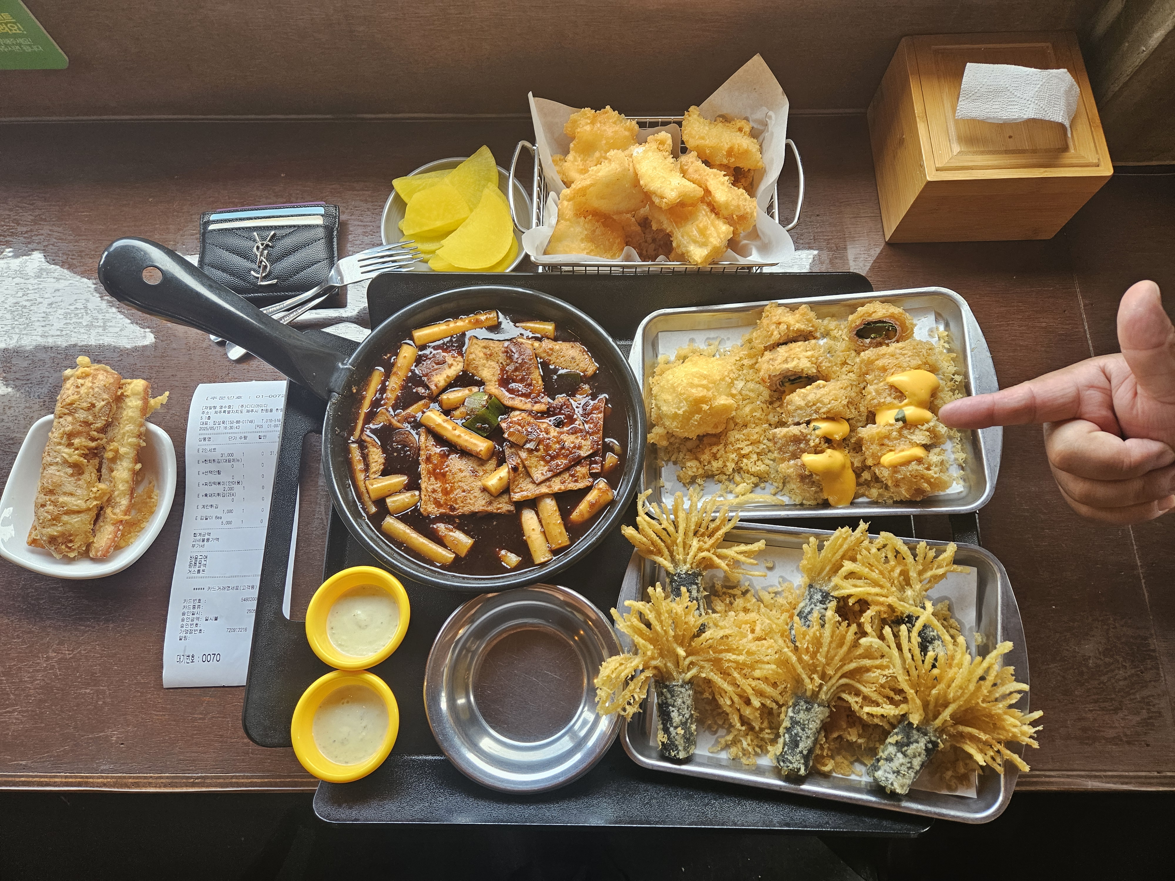 다행히 대기 잠깐하고 바로 들어왔어요~ - 제주 맛집 명랑스낵