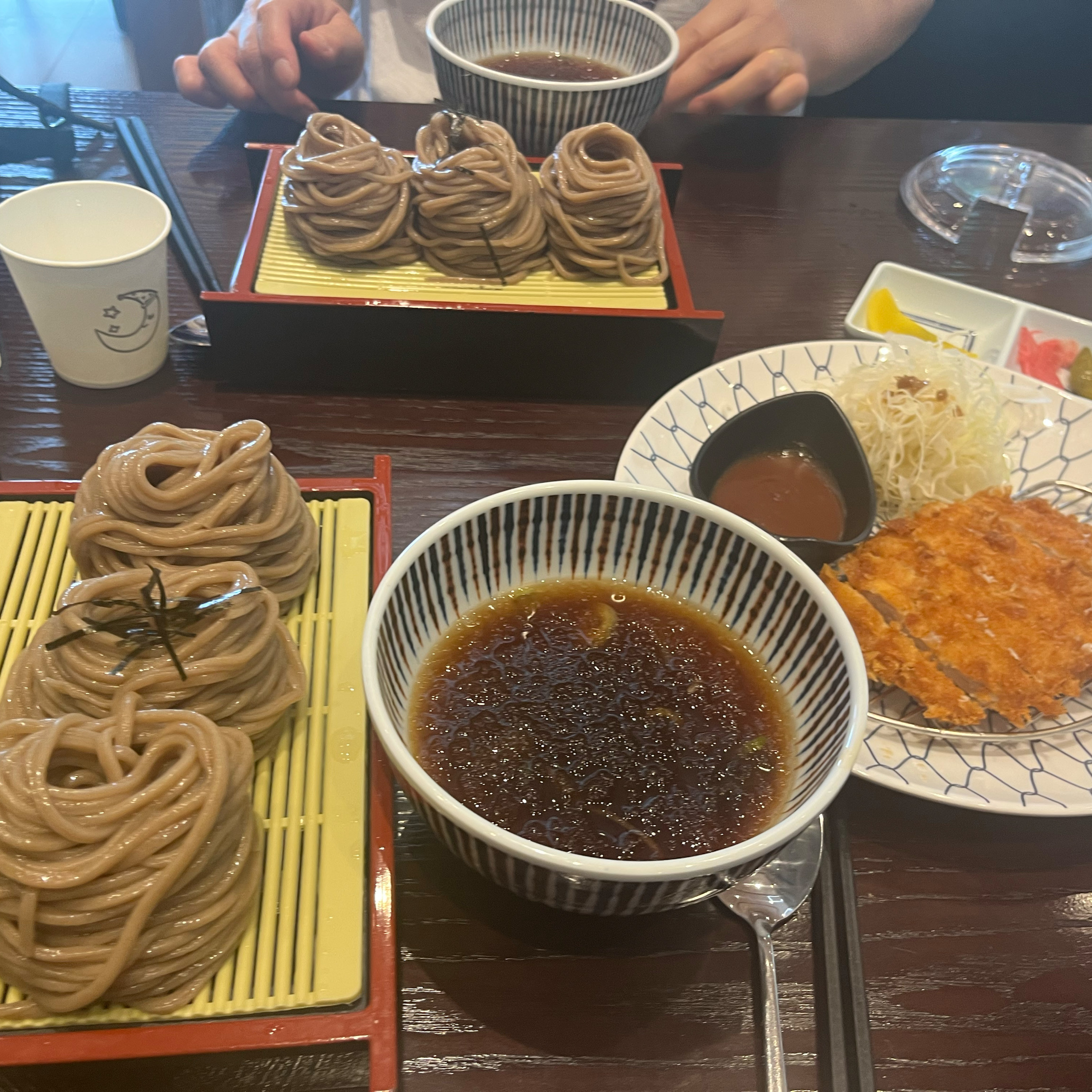 너무맛있어요 자가제면이라 그런지 면이 되게 쫄깃하고 양도 많아요ㅠㅠ 날이 슬슬 더워져서 소