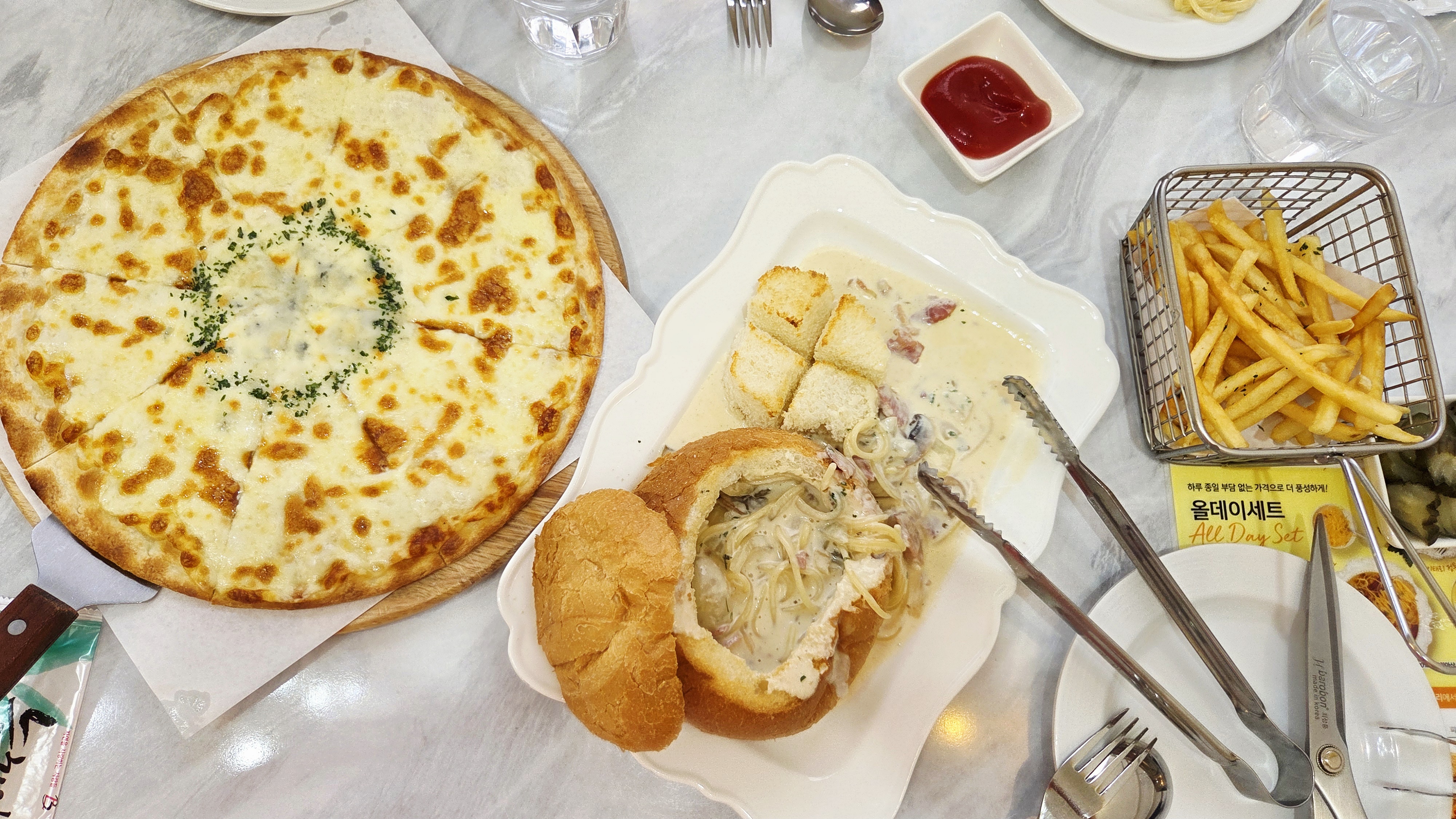 두번째 방문하는 파스타집 ! 아이들이랑 오기좋아요 ^^ 그리고 맛도 맛있는데 가격도 착해서