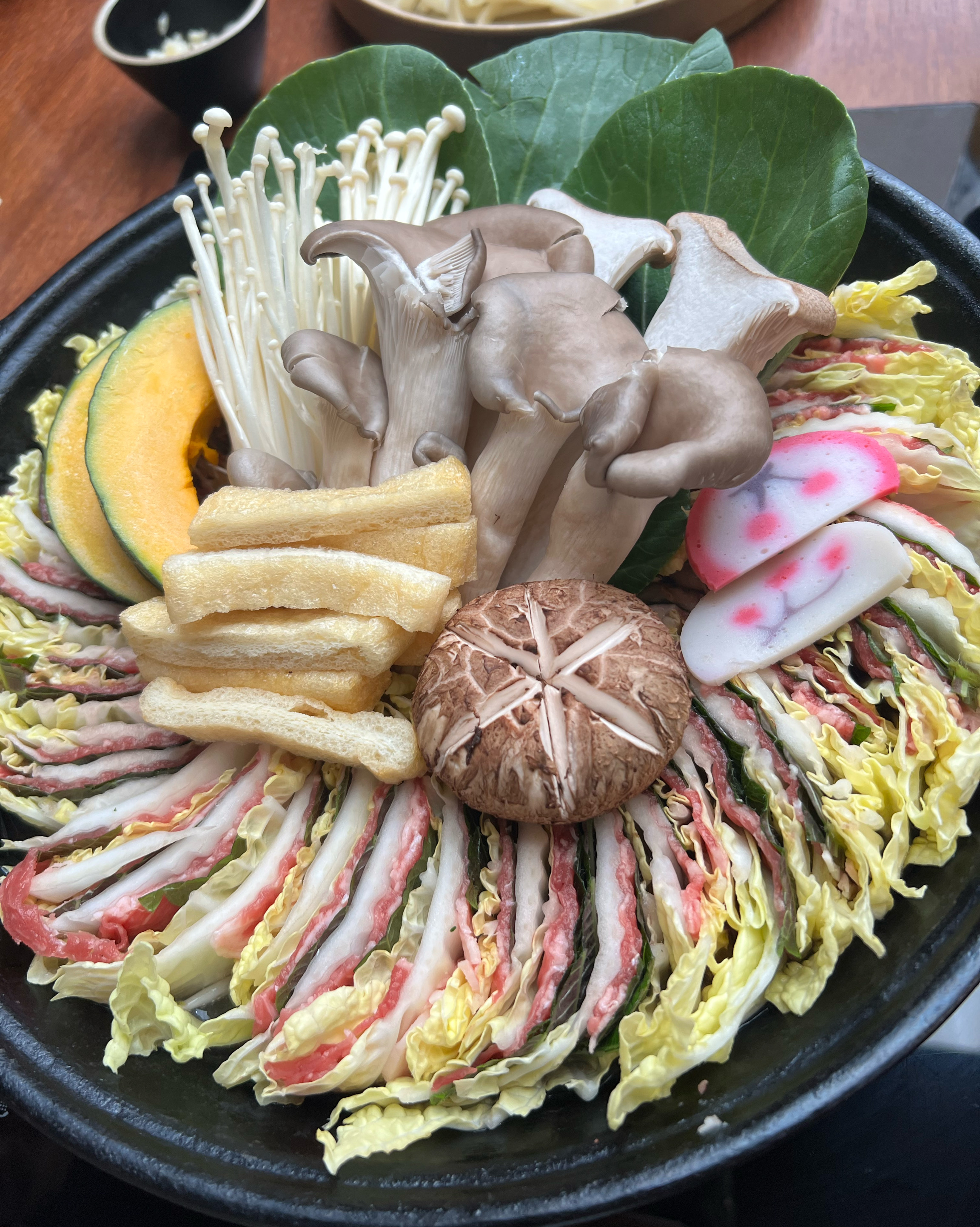 밀푀유나베 2인이랑 블랙 김치전 주문했는데 둘 다 너무 맛있어요! 특히 김치전에 감자무스 