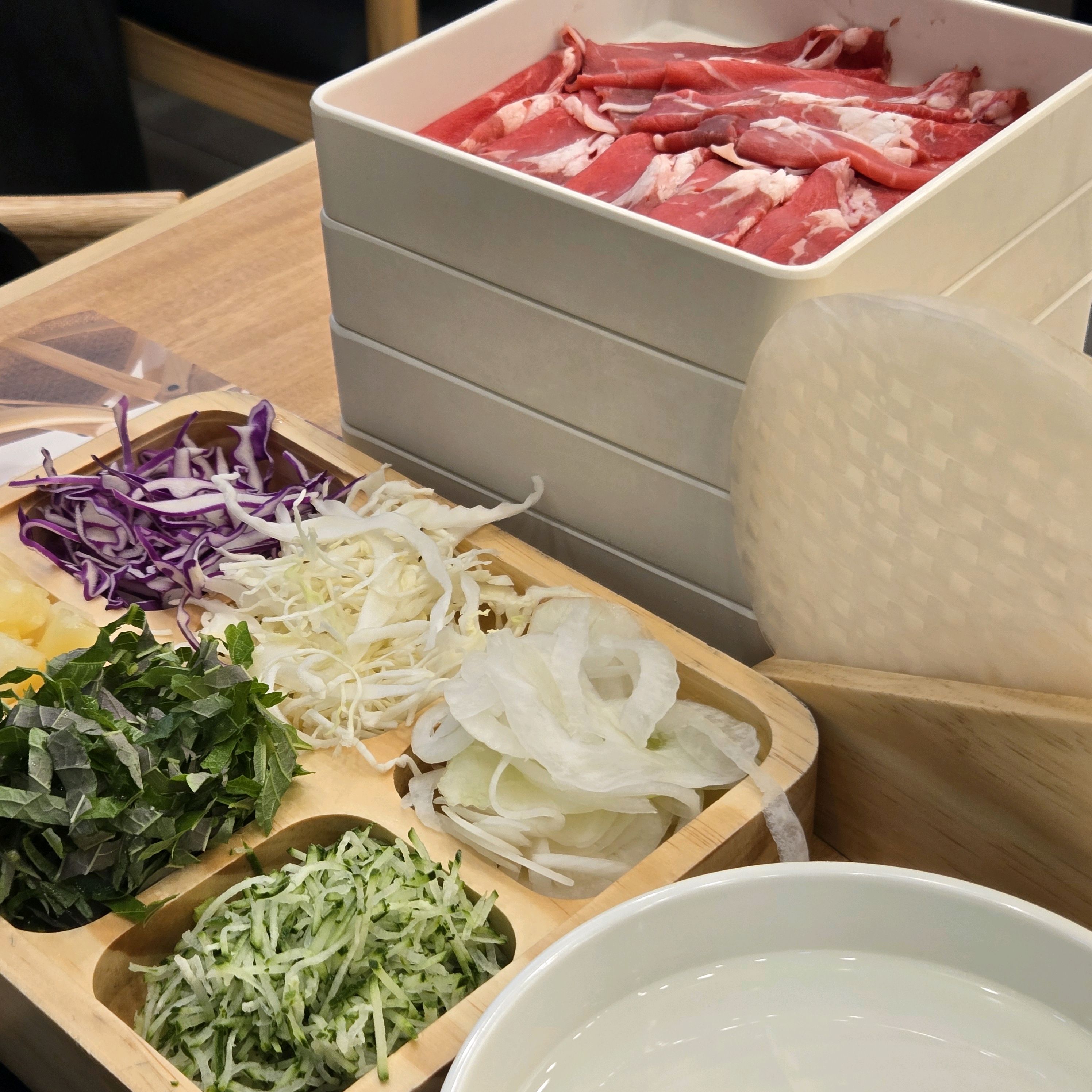 너무 맛있구 처음인데 친절히 설명해주시구 날씨가 안좋았는데 매장이 쾌적하고 시원해요 메뉴도