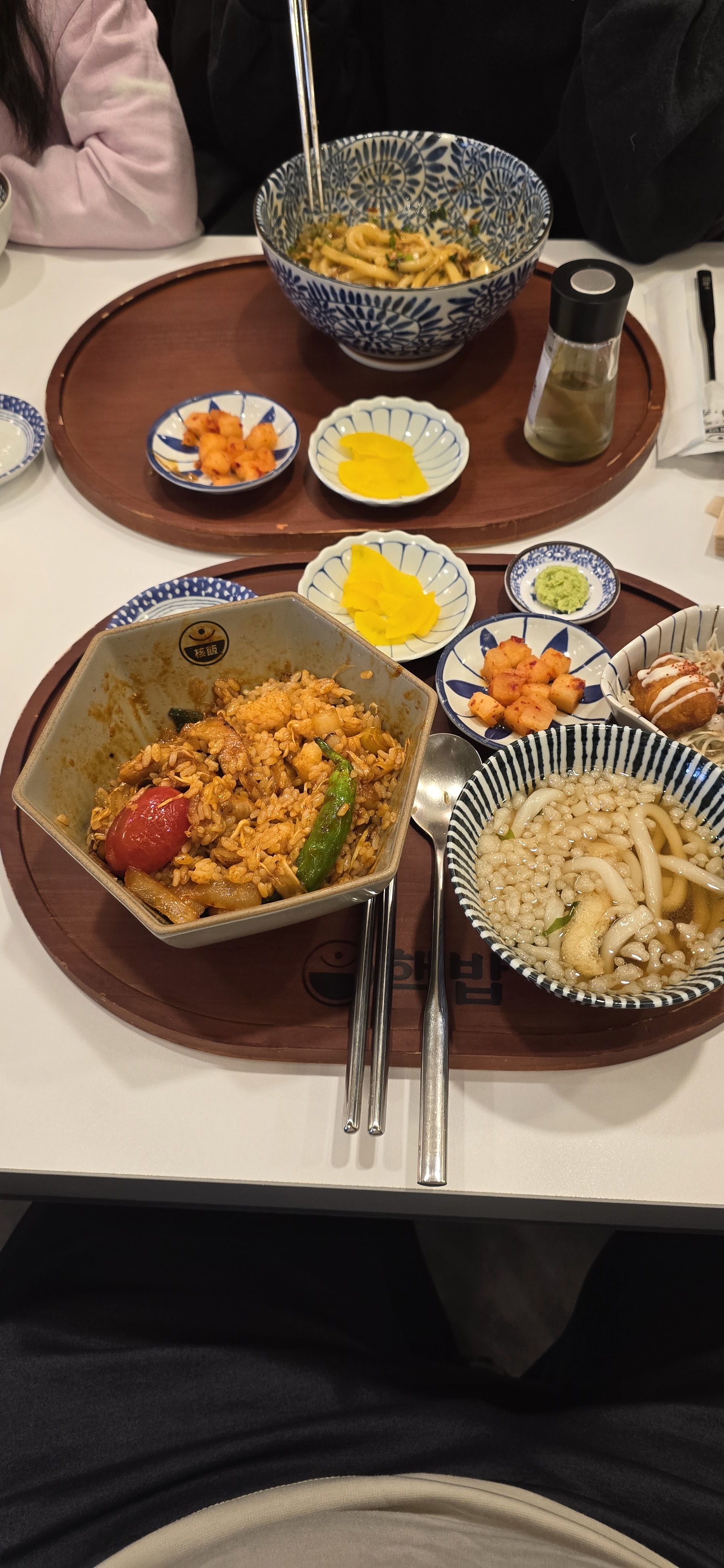 마제소바와 항정살덮밥정식 약간에 매콤함에 맛있네요~친절하시고~ 아이도 맛있게 잘ㅇ먹었습니다
