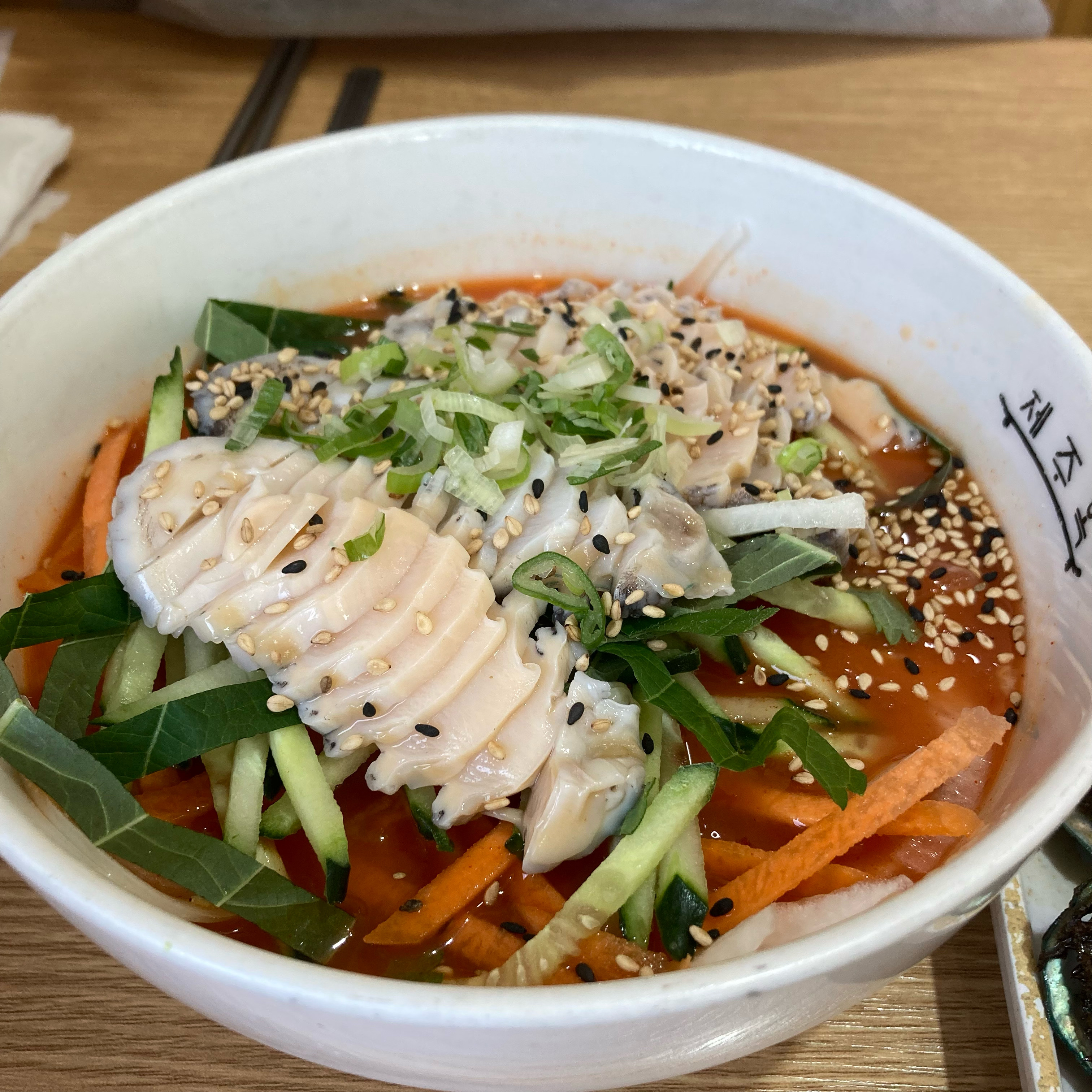 4인세트로 먹었는데 솥밥, 물회, 전복죽도 다 맛있었어요~! 바다뷰라 추천합니다 - 제주 맛집 애월 온기