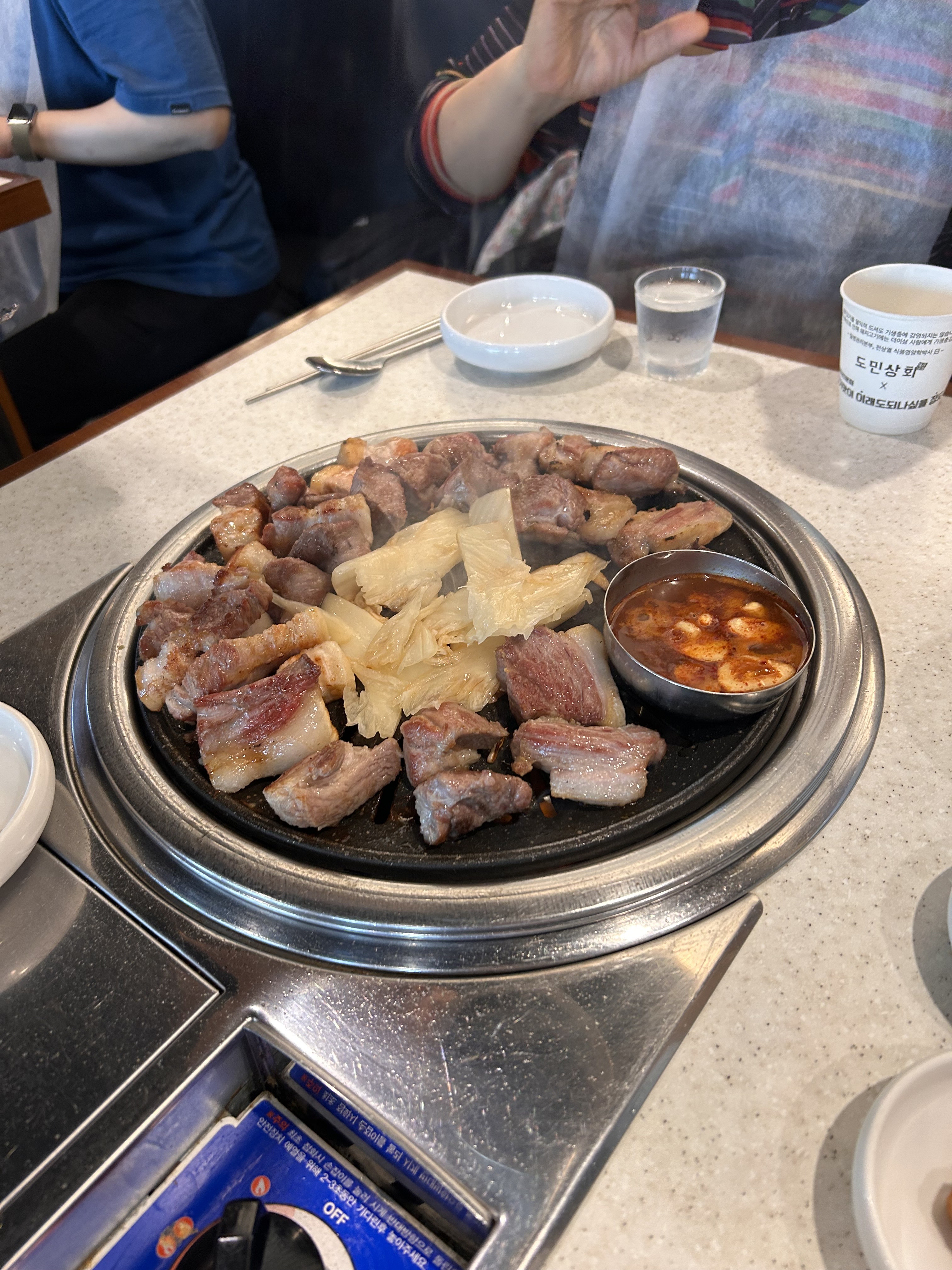 고기가 부드럽고 돼지냄새도안나서 좋았어요! 맛있게 추가주문도해서 잘먹었숩니다 - 제주 맛집 고이정 애월흑돼지 보리짚불구이