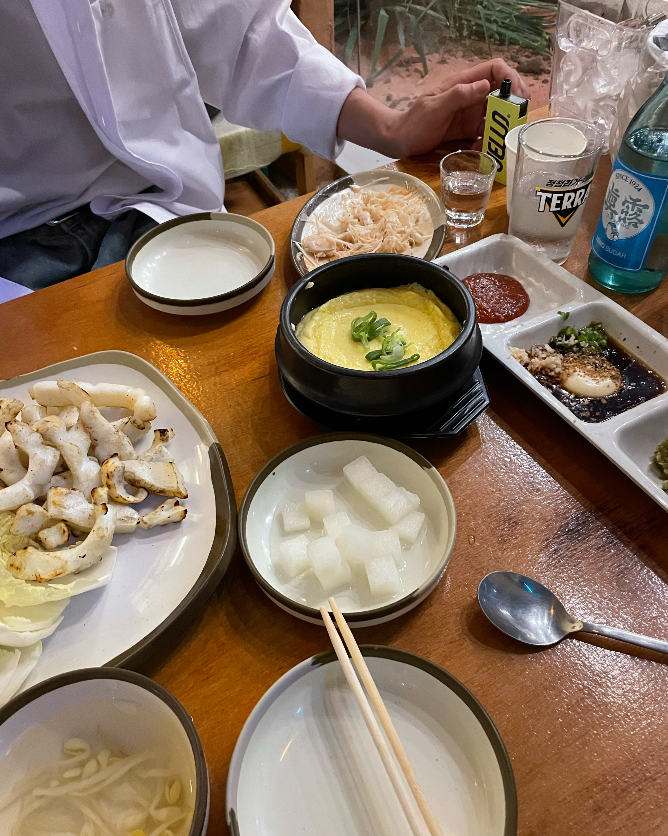 요즘 핫하다는 갑오징어 구이!! 드디어 먹어봤어요 ㅎㅎ 신선하고 존맛탱🤭 다음에는 뼈구이 