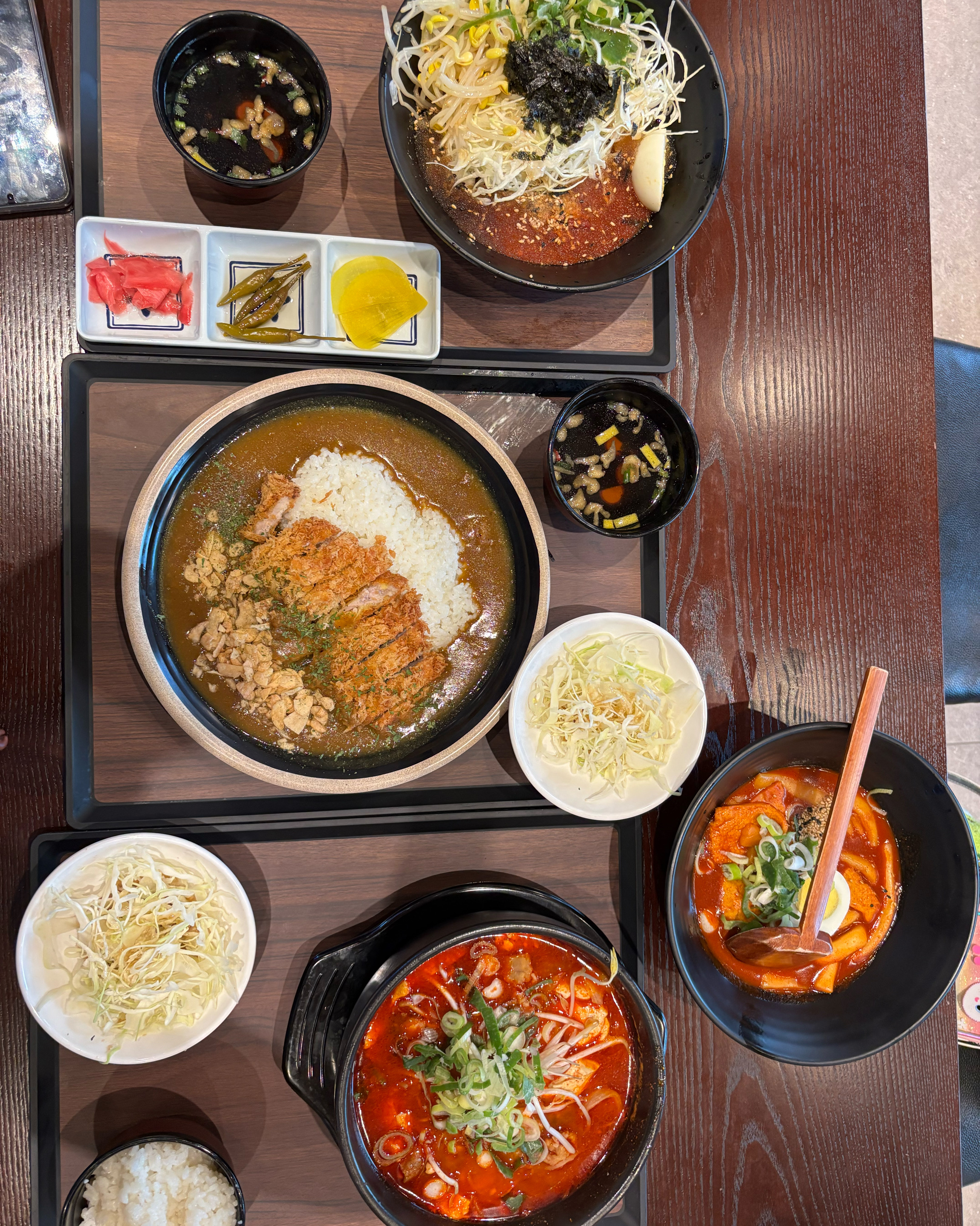주말이라 사람이 많네요~10분정도 기다리고 바로 들어왔어용 주차장도 넓어서 주차하기도 좋고