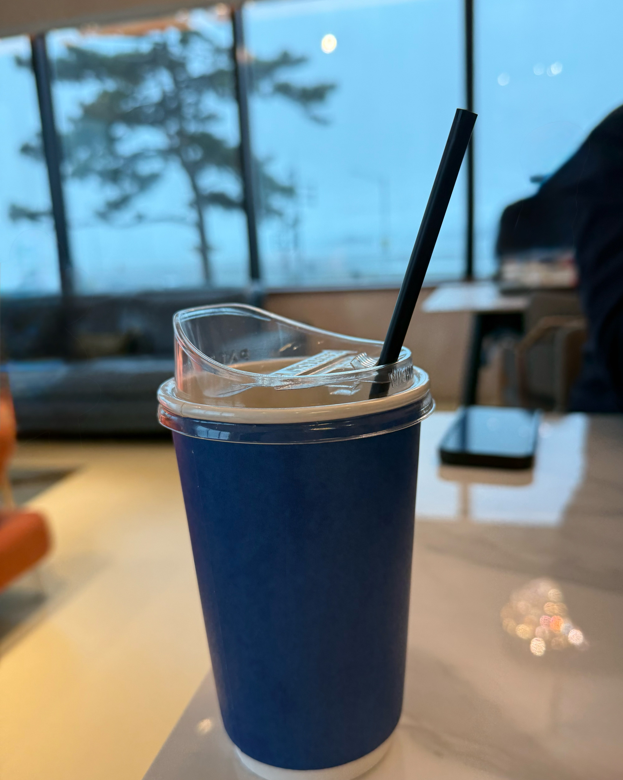 전에 와보고 좋아서 부모님 모시고 왔어요. 뷰 좋고 커피랑 빵 다 맛있어요. 주차장도 넓어