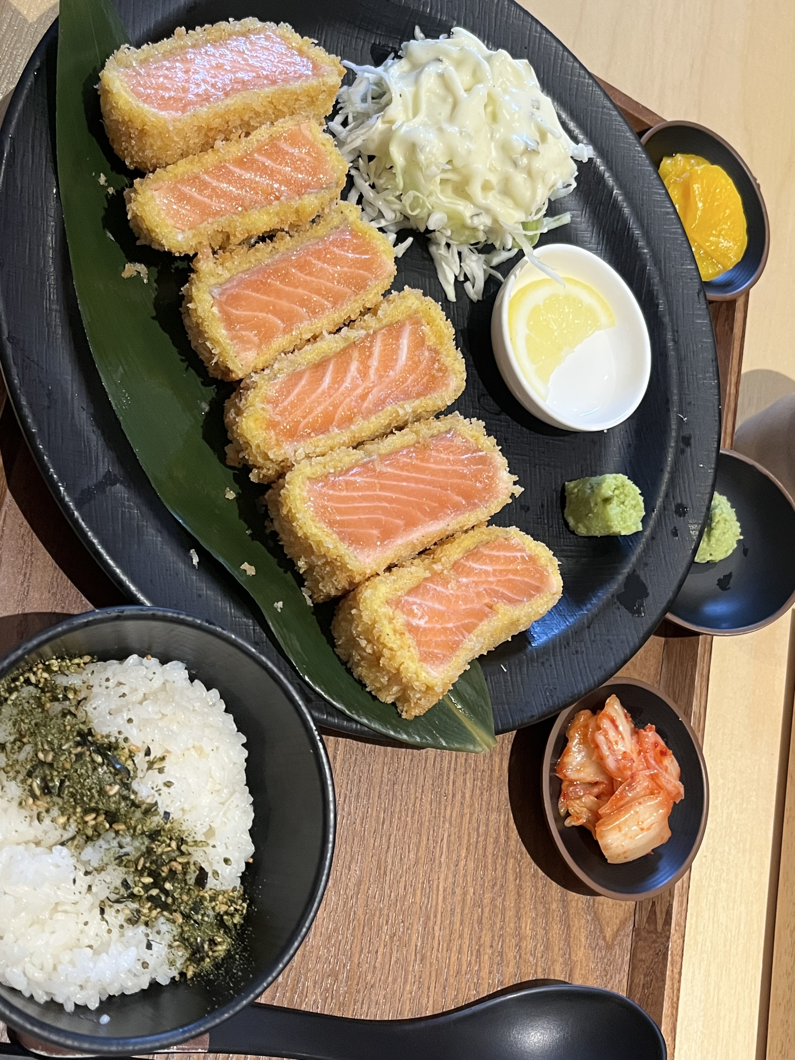 다시 생각나서 온 일관,, ㅠㅠ 연어 요리가 이러케 맛잇을 일 잇나요ㅠ 🥹💜 갈마동에 올일