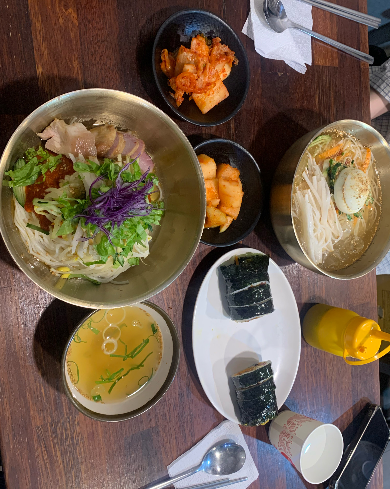 커텐 가게? 안으로 들어오시면 보여요! - 제주 맛집 동문시장고기국수 금복식당