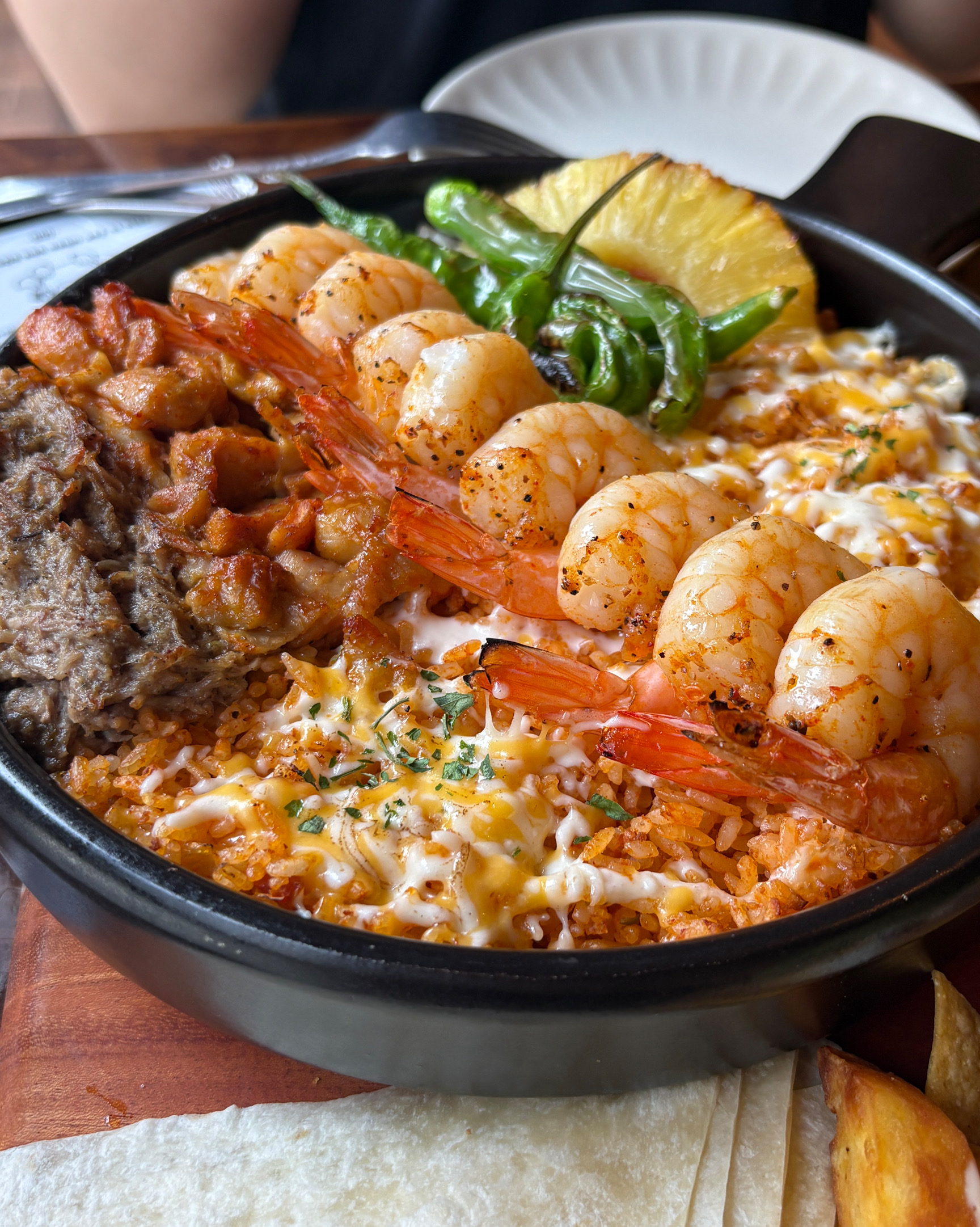 저희는 따로 새우 추가했어요 ! 너무 맛있고 세트 구성이 너무 알차요 !! 웨이팅만 덜 했