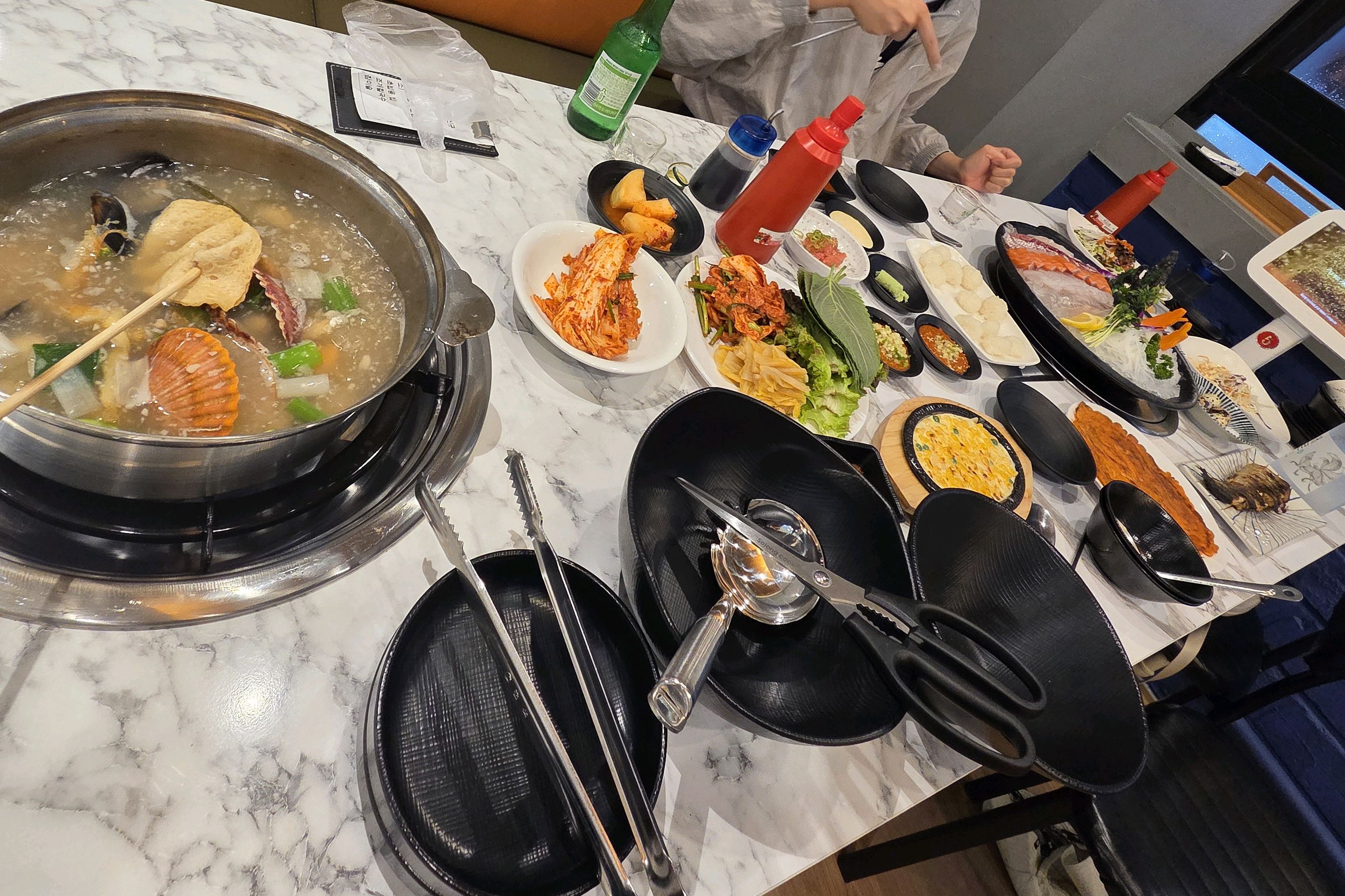 셀프바에 김치전도셀프로 할수있고, 밑반찬도 많이나와요 - 구월동 맛집 동해어장 인천구월점