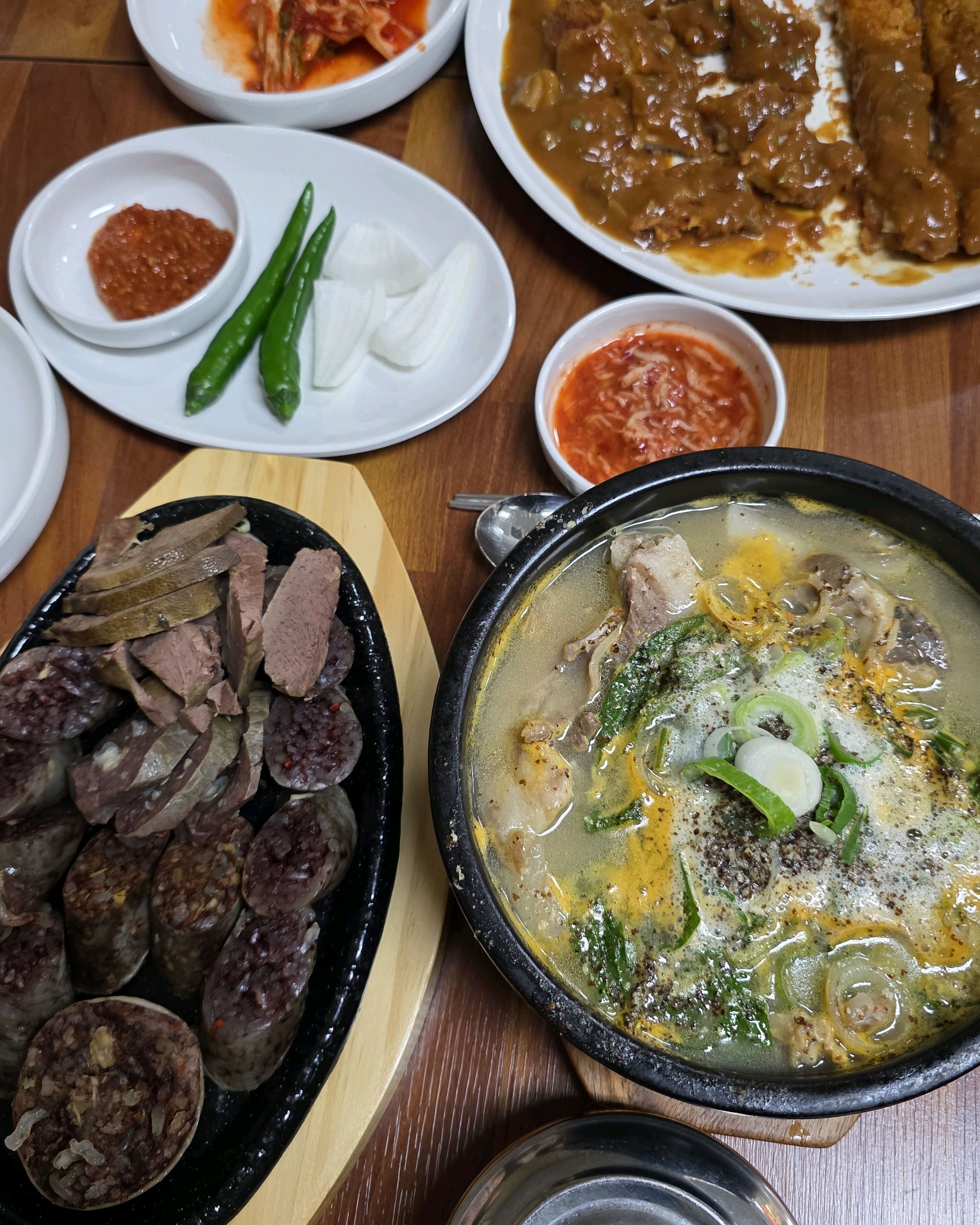 지방에서 볼일이 있어 올라와서 아침식사를 찾던중 발견한 집!! - 인천 맛집 순대일번지 송도점