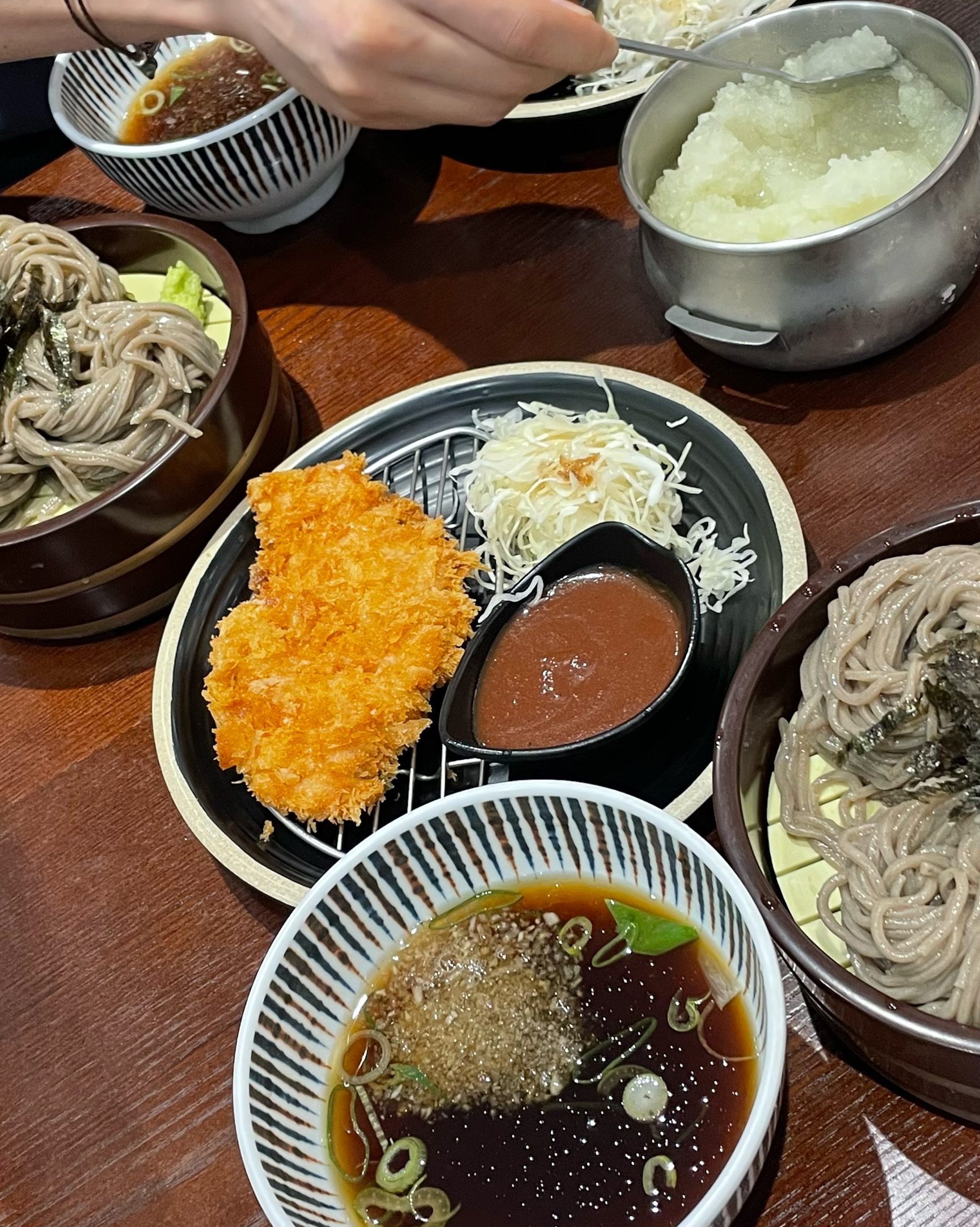 여름되면 항상 생각나는 맛집입니다~ 매년 자주 이용하고 있어요 튀김도 맛있고 소바도 맛있아