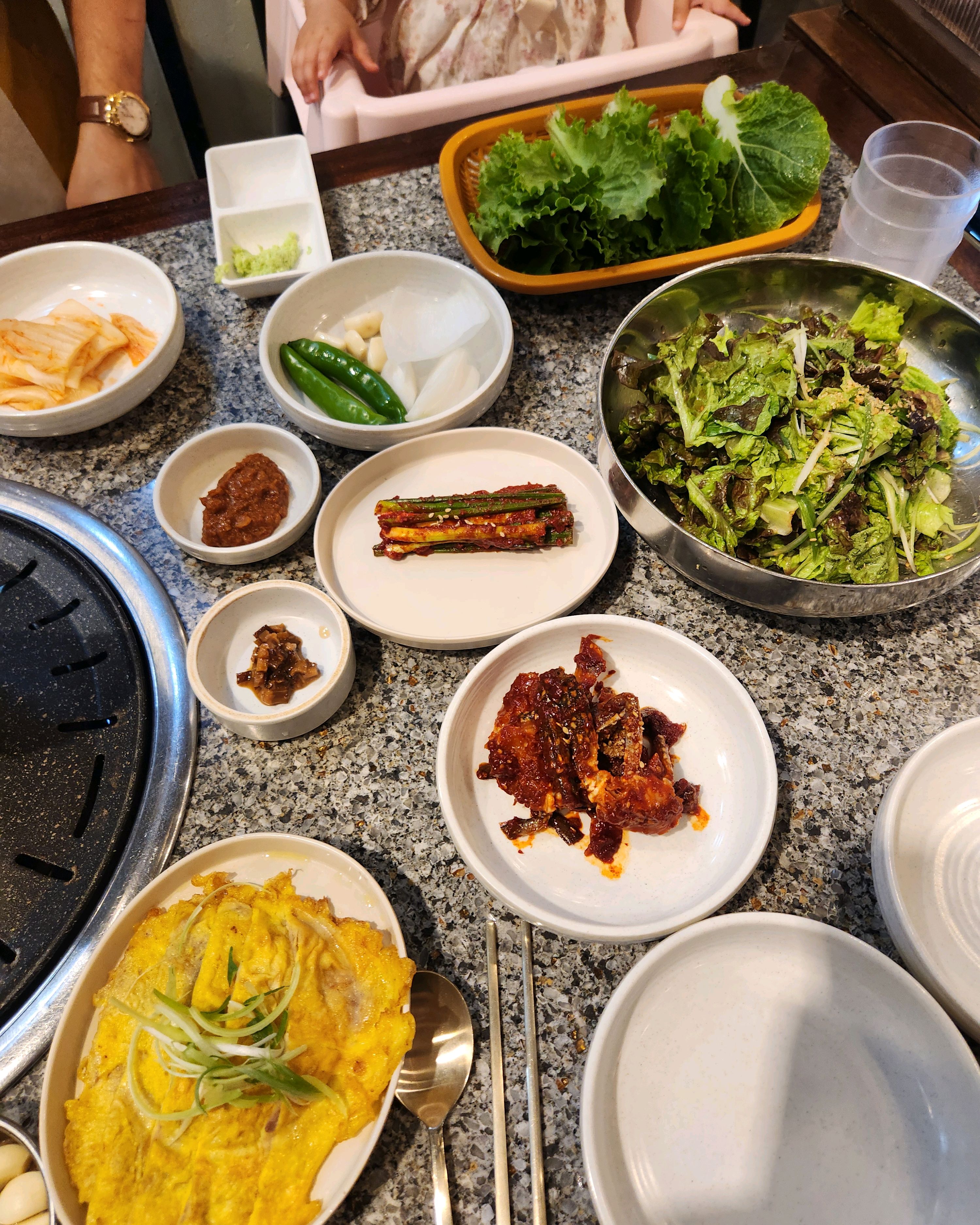 다른지점은 그냥 그렇던데 역시 본점은 다르네요!!! 진심 배터지게 먹고갑니다~ 다들 젊은데