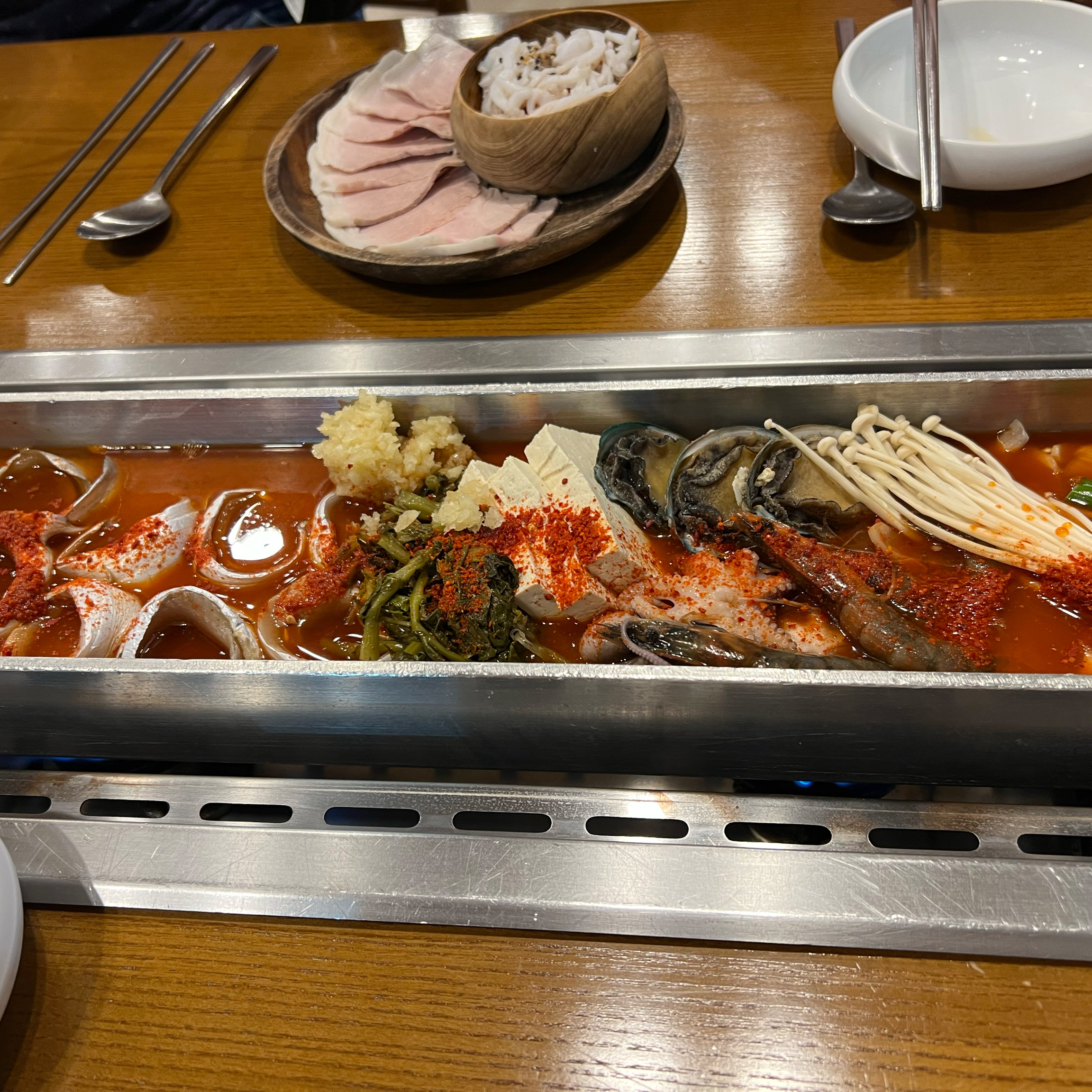부모님 모시고 아이까지 너무 맛나게 잘 먹었네요~ 예약없이 바로 입장해서 뼈없는 갈치라니 