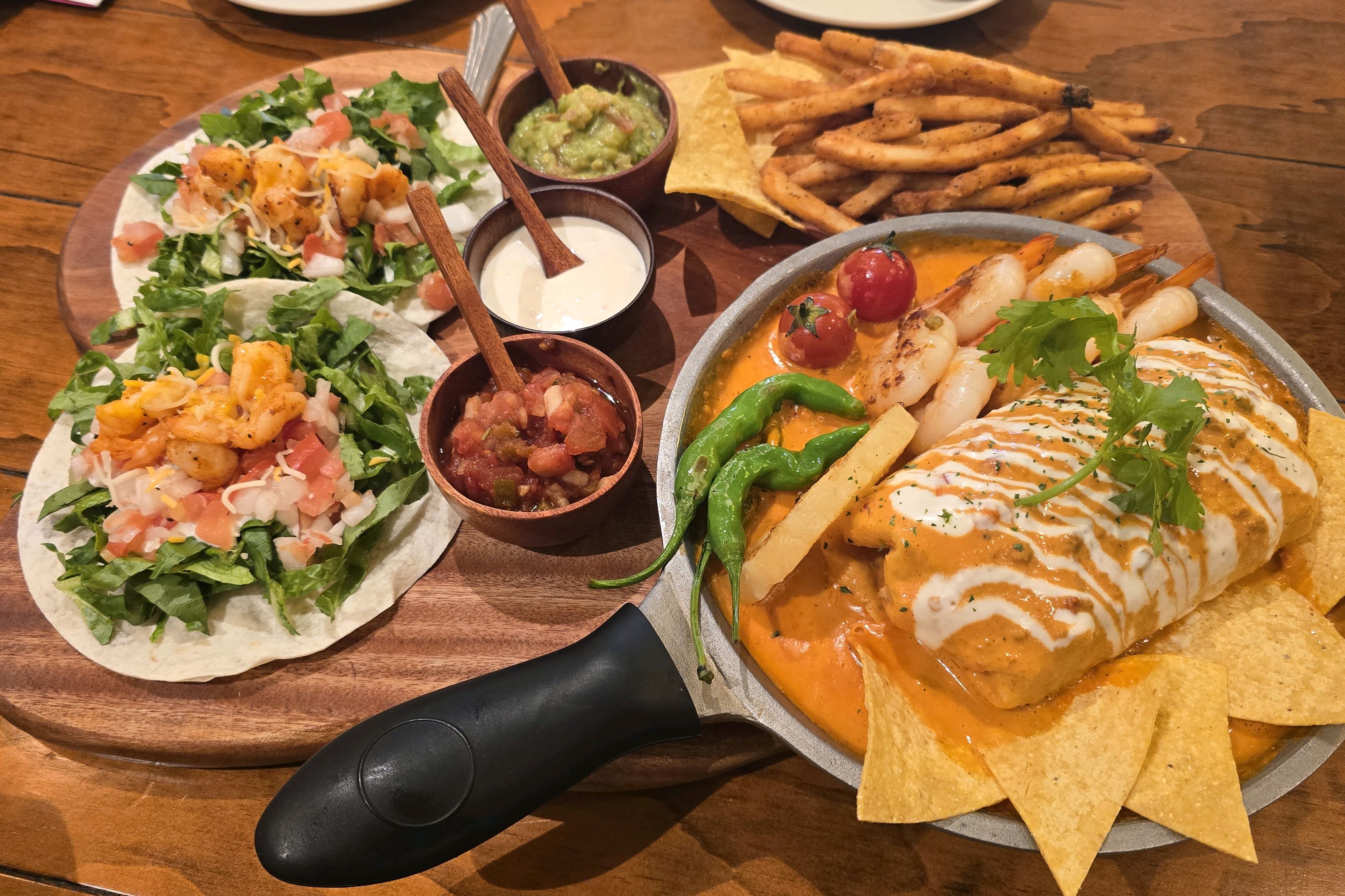 너무 맛있어요. 좋은날 좋은 동료들과 함께 하기에 좋아요. 인테리어도 예쁘고 직원도 친절하