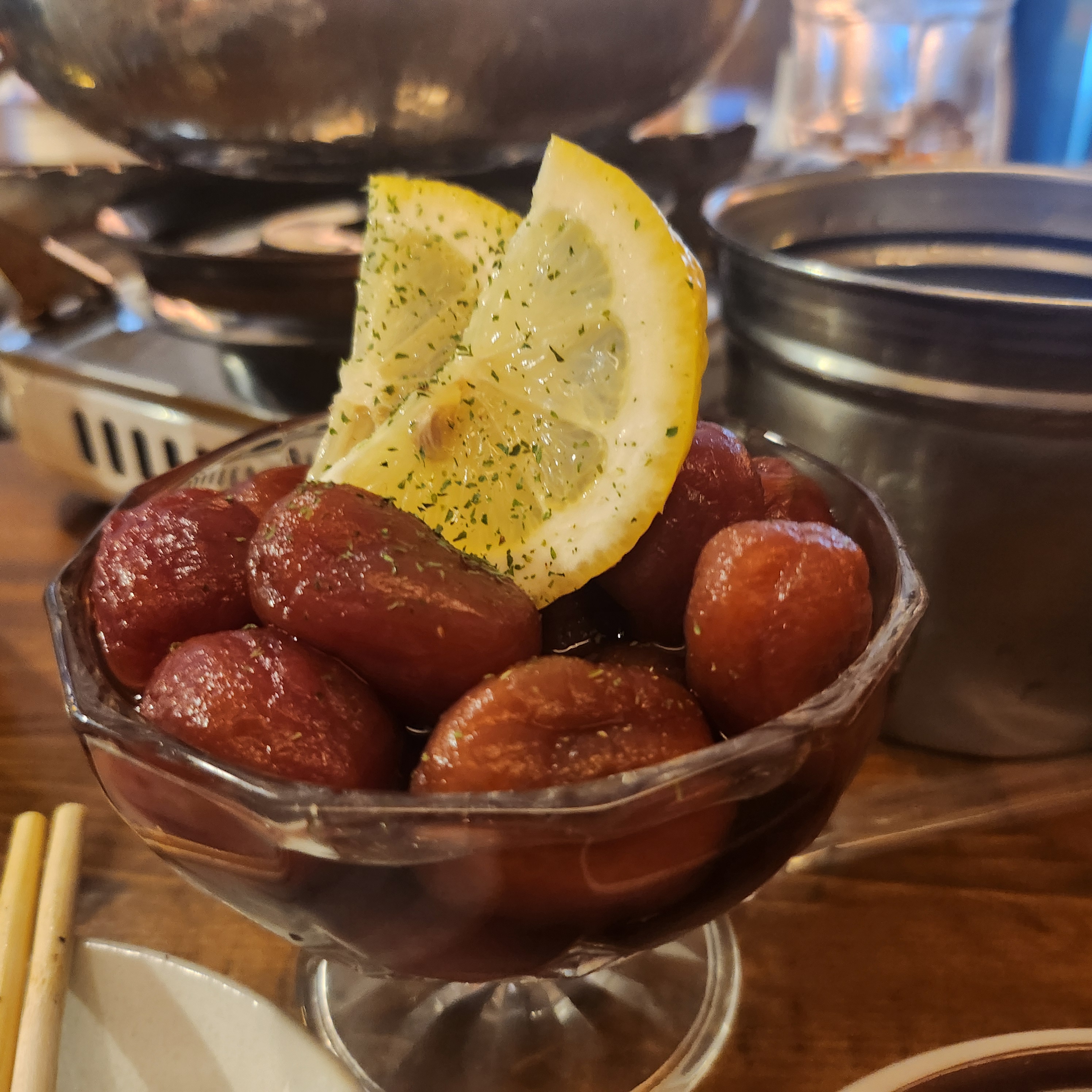 추천메뉴 매실토마토! 달다구리 짭쪼롬 맛있게 먹었습니다! 잔잔바리로 이야기하기 좋은 술집입