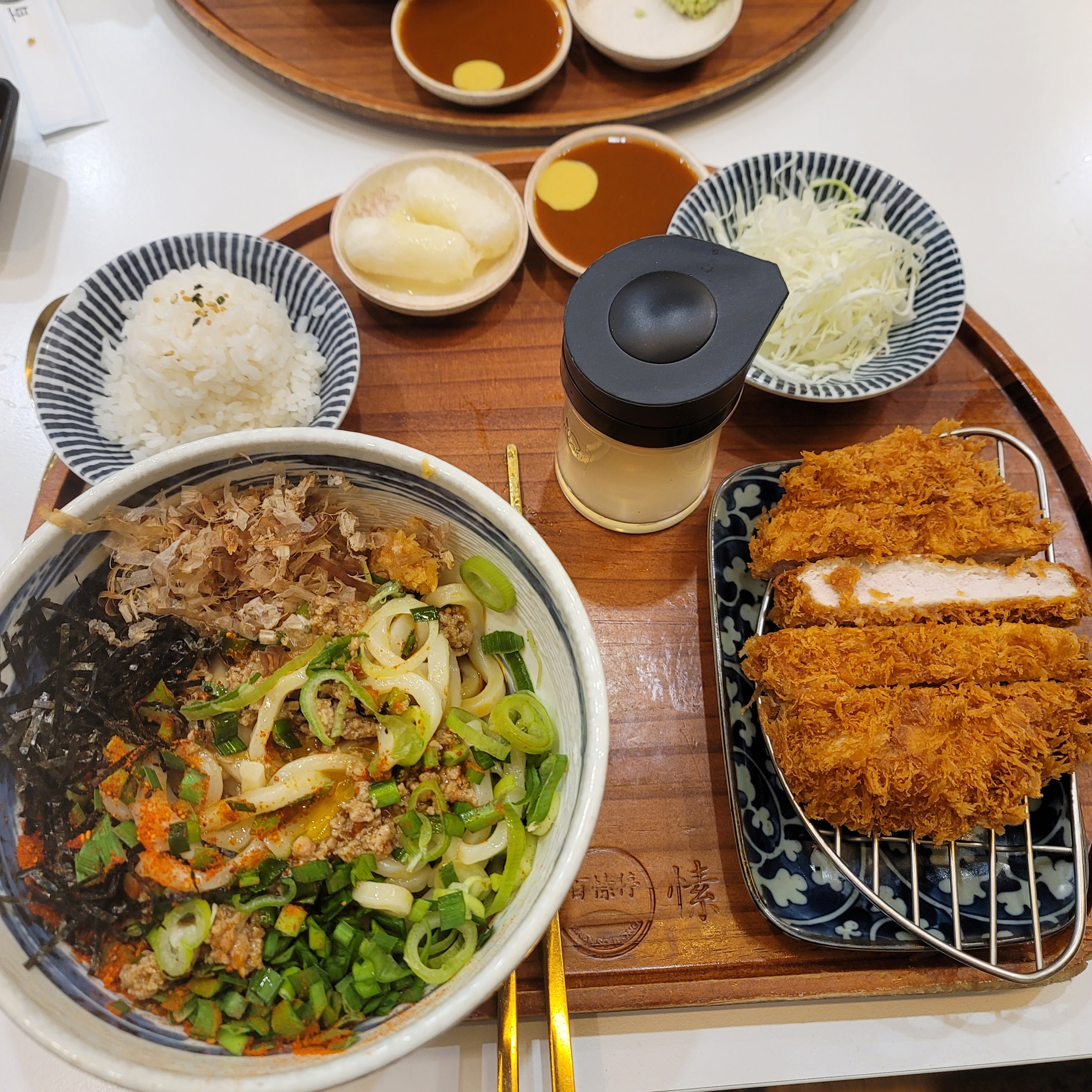 마제소바 첨 먹어봤는데 볶음우동 비슷한데 넘 맛있고 돈까스도 맛있어요!! - 검단사거리역 맛집 백소정 검단사거리역점