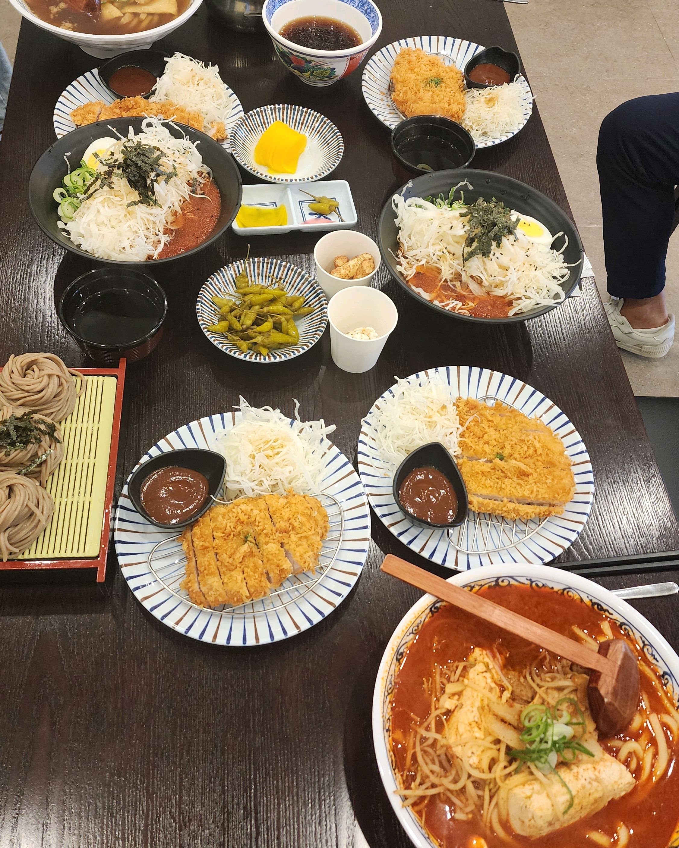이것저것 종류별로 시켜서 먹는데 하나하나 너무 맛나네요.깔끙 하고 다시오고싶은곳이에요^^ - 충북 옥천 맛집 삼동소바 옥천점