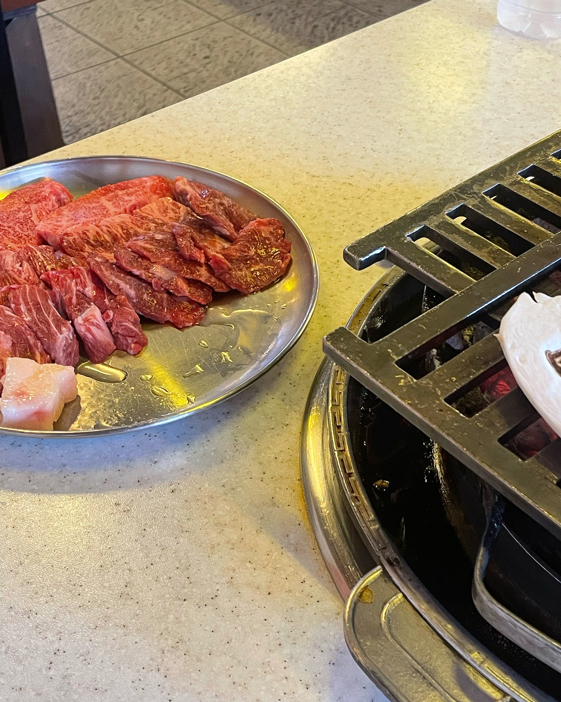 리뷰가 너무 좋아서 방문했는데, 역시나 너무 좋아요! 반찬도 맛있고 고기도 굿굿👍🏻👍🏻 - 대전 맛집 백송한우 대전 유성