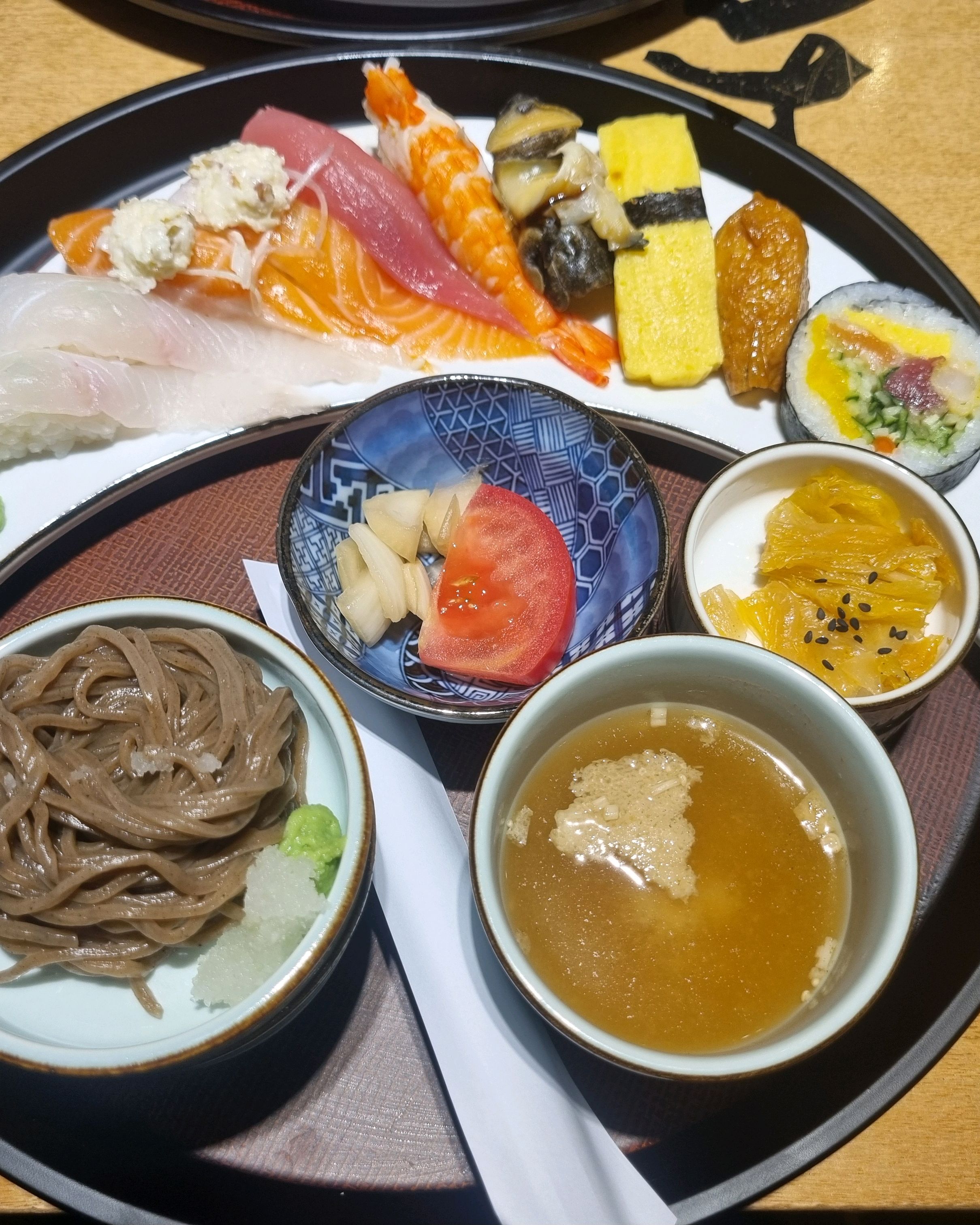 아들이 좋아해서 왔는데 세트구성도 좋고 맛있고 신선해요^^ - 대전 맛집 상무초밥 둔산점