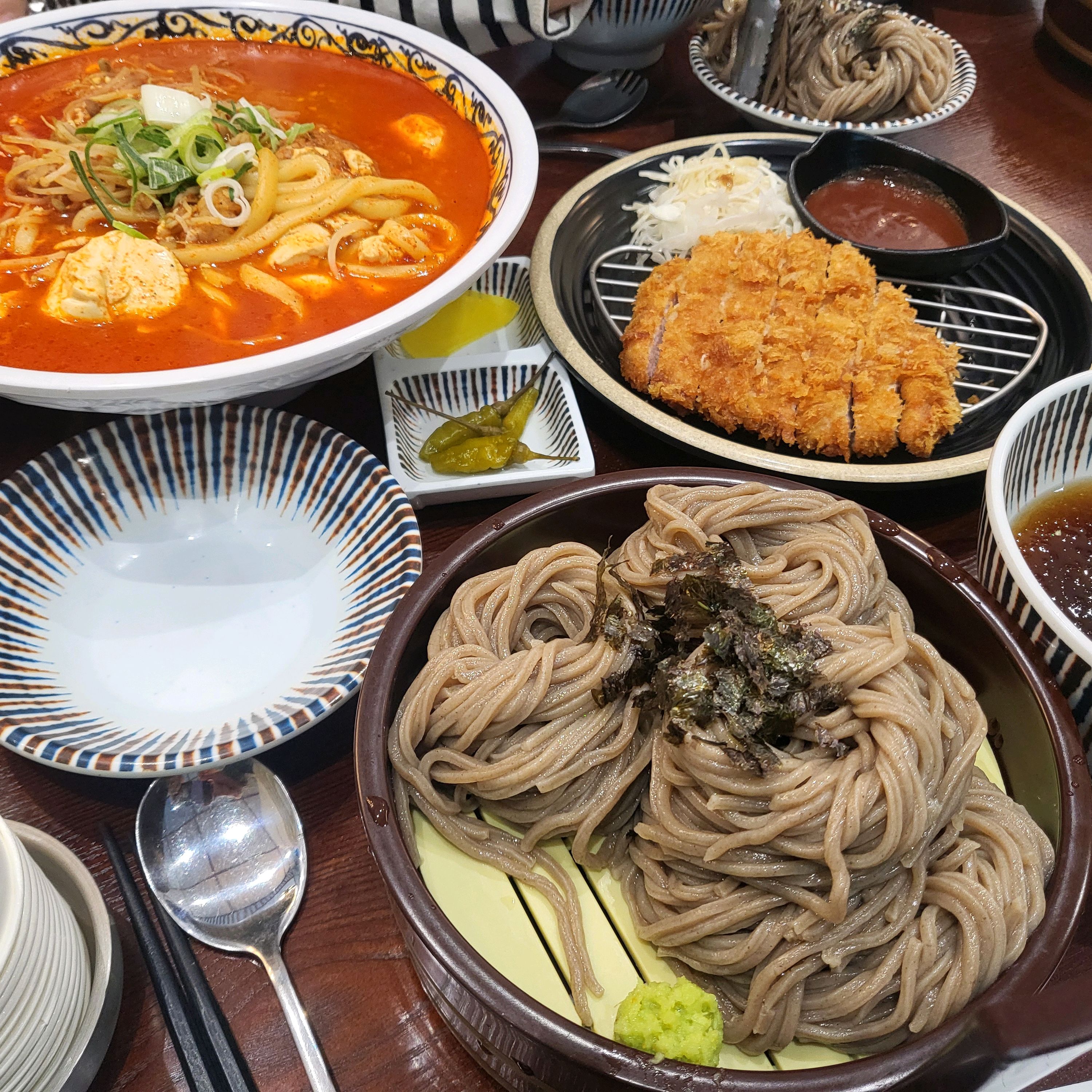 친구가족과 함께와서 맛있게 먹고가요. - 남양주 진접 맛집 삼동소바 남양주점