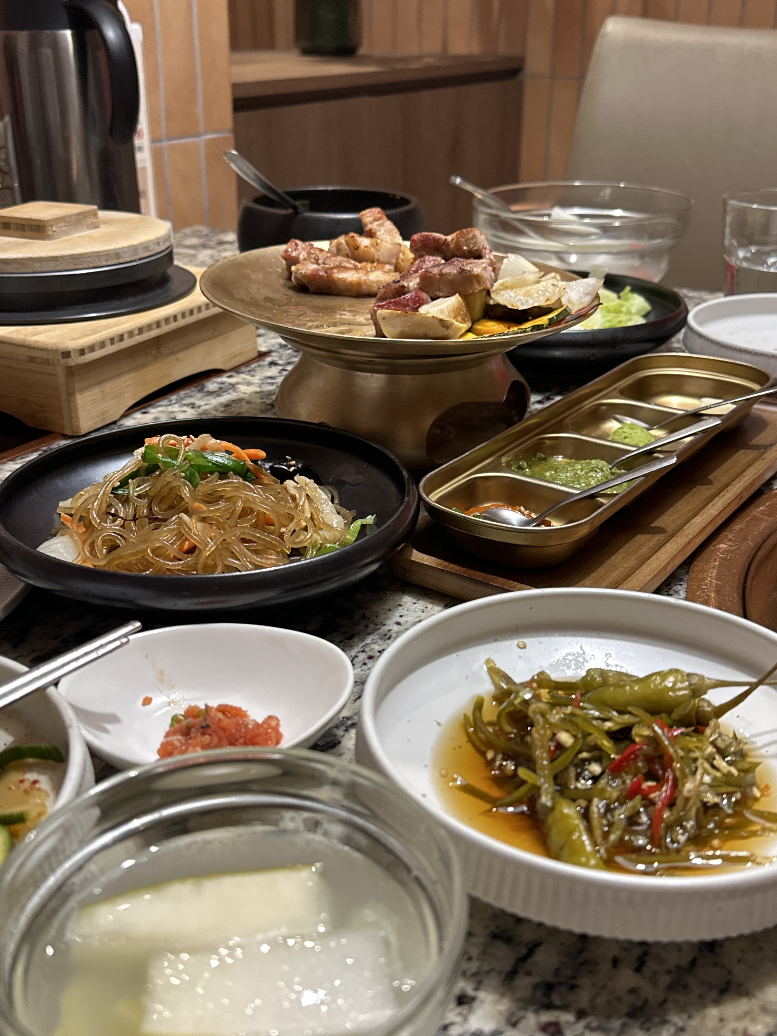 저번에 와서 너무 맛있게 잘 먹고 갔던 곳이라 이번에 동생을 데리고 다시 방문했습니다.