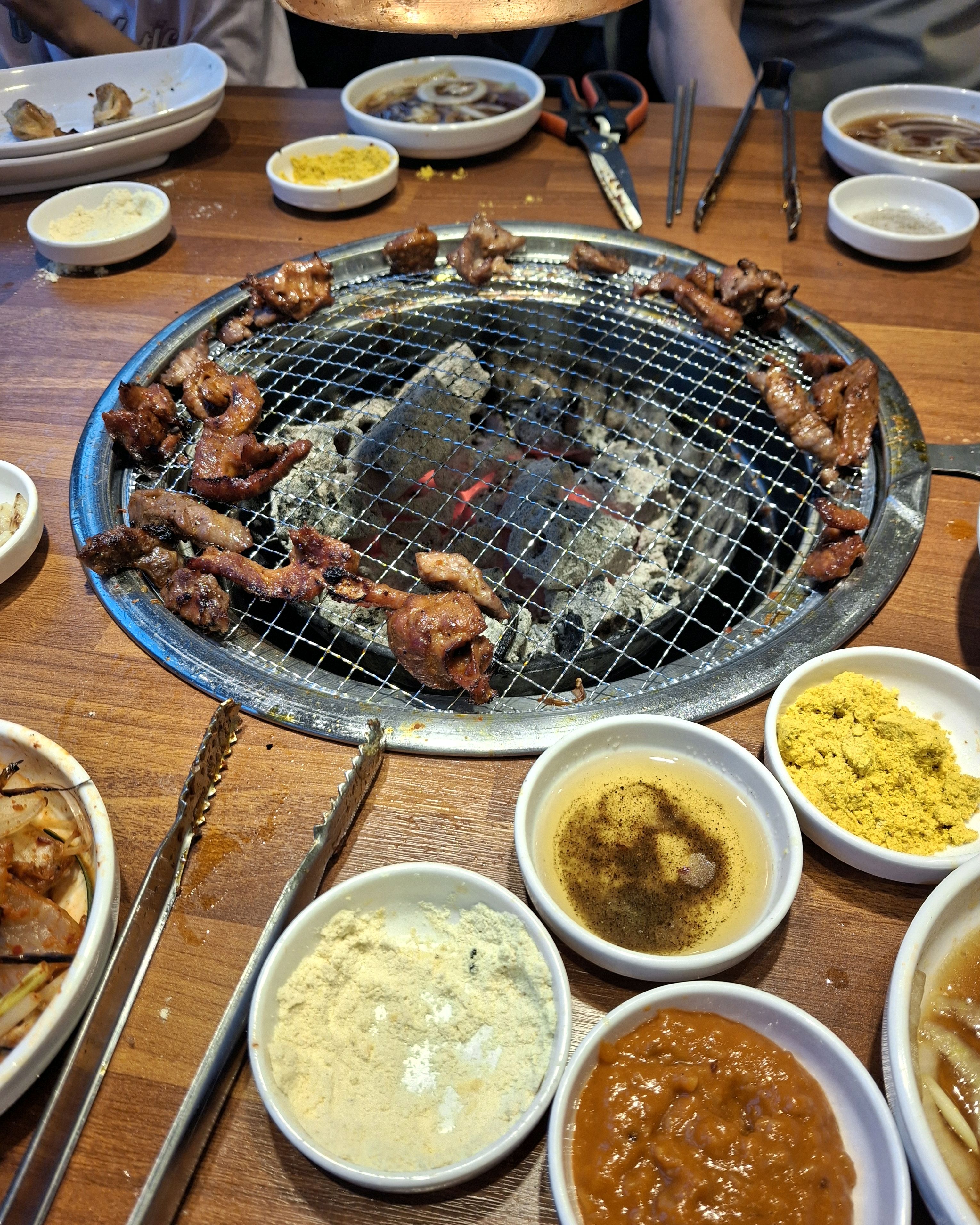 주말에 가족 외식하러 왔어요 - 대구 맛집 고기싸롱 대구칠곡3지구점