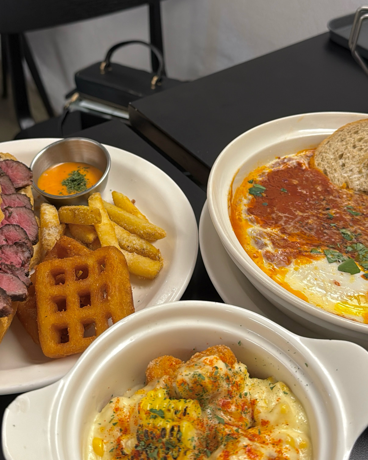 친구가 여기 가보재서 와본건데 진짜 너무 맛있게 먹고 가요 매장 분위기도 너무 좋고 음식도