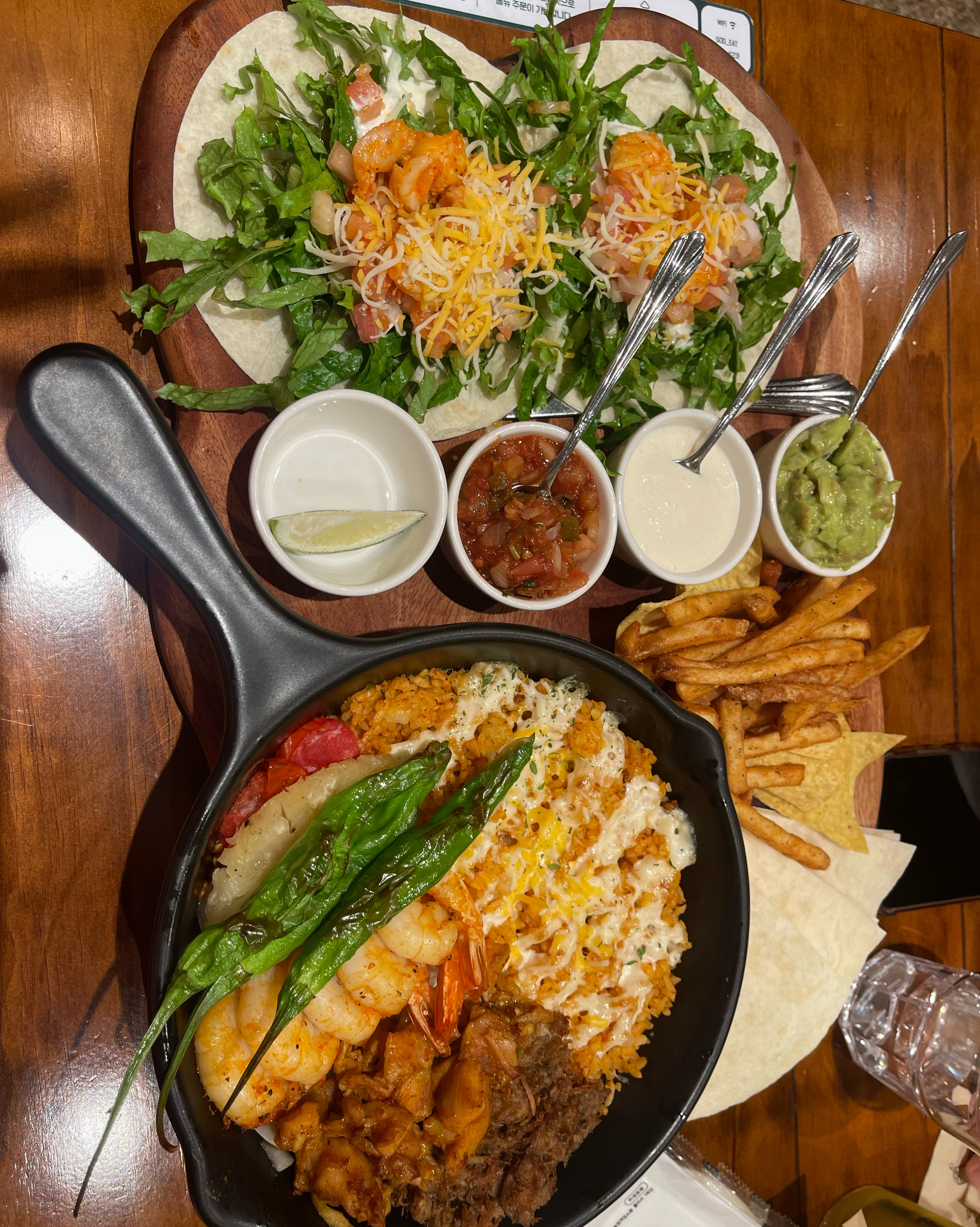 인테리어가 너무멋져요!!ㅎㅎ 음식도 맛있구요ㅎㅎ 오랜만에 남편과 데이트하러왔는데 맛있는 음