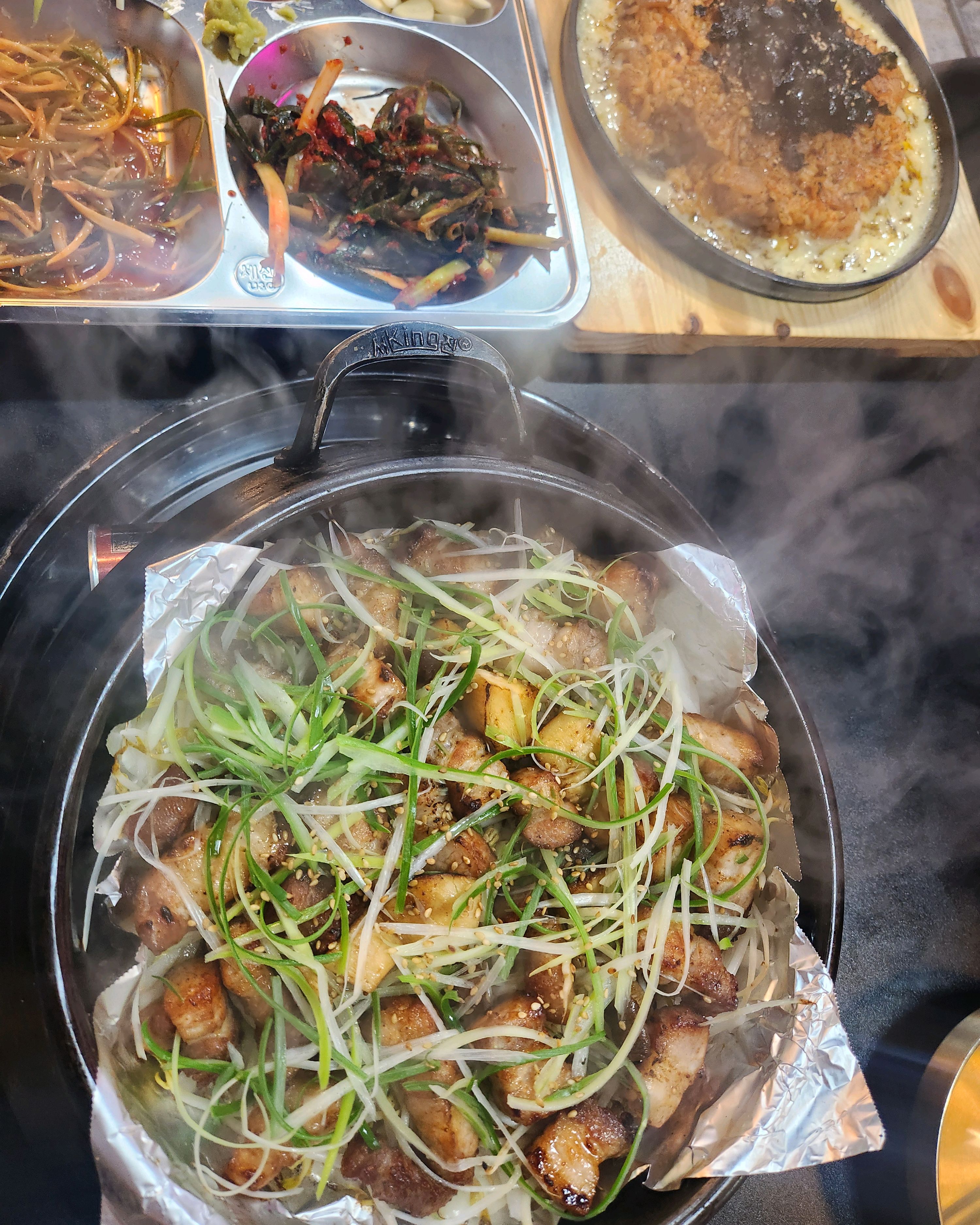 구월동 맛집이라고해서왔어요!! 인천에서 삼겹살은 처음인데 양도많고 반찬도 많아서 좋았습니다