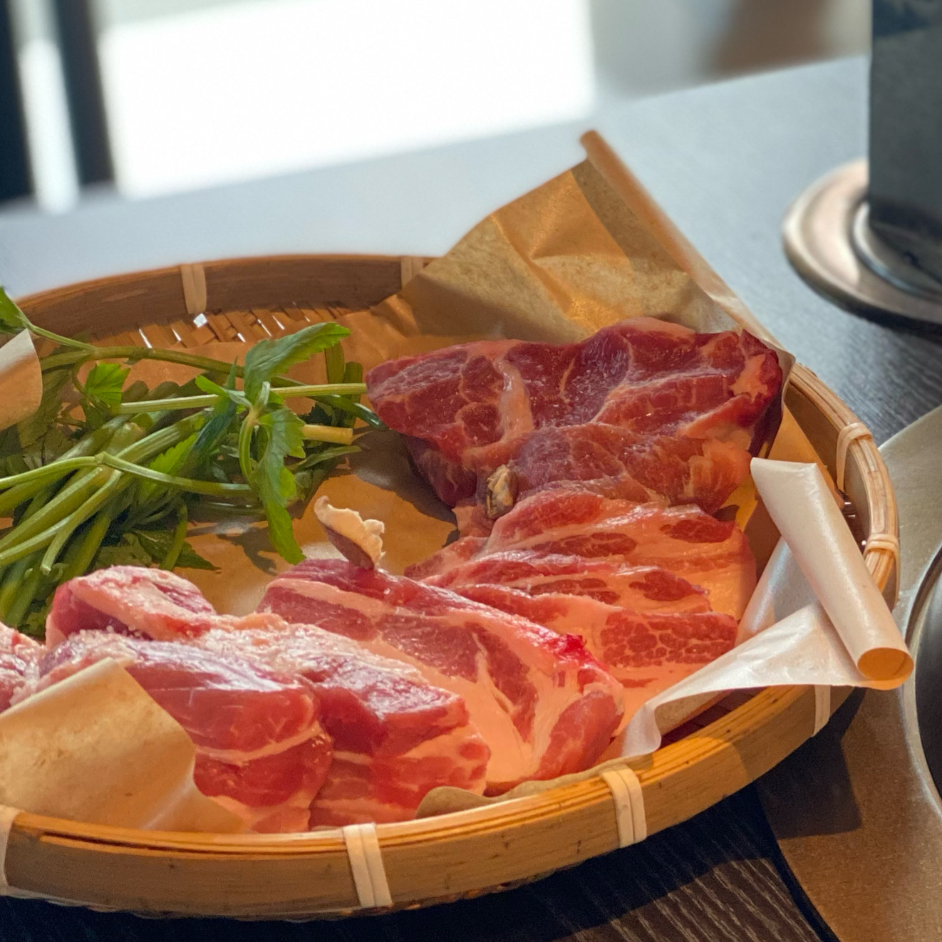 고기 직접 구워주시는데 살살 넘어가는 맛이에요. - 제주 맛집 풍로 제주신화월드점