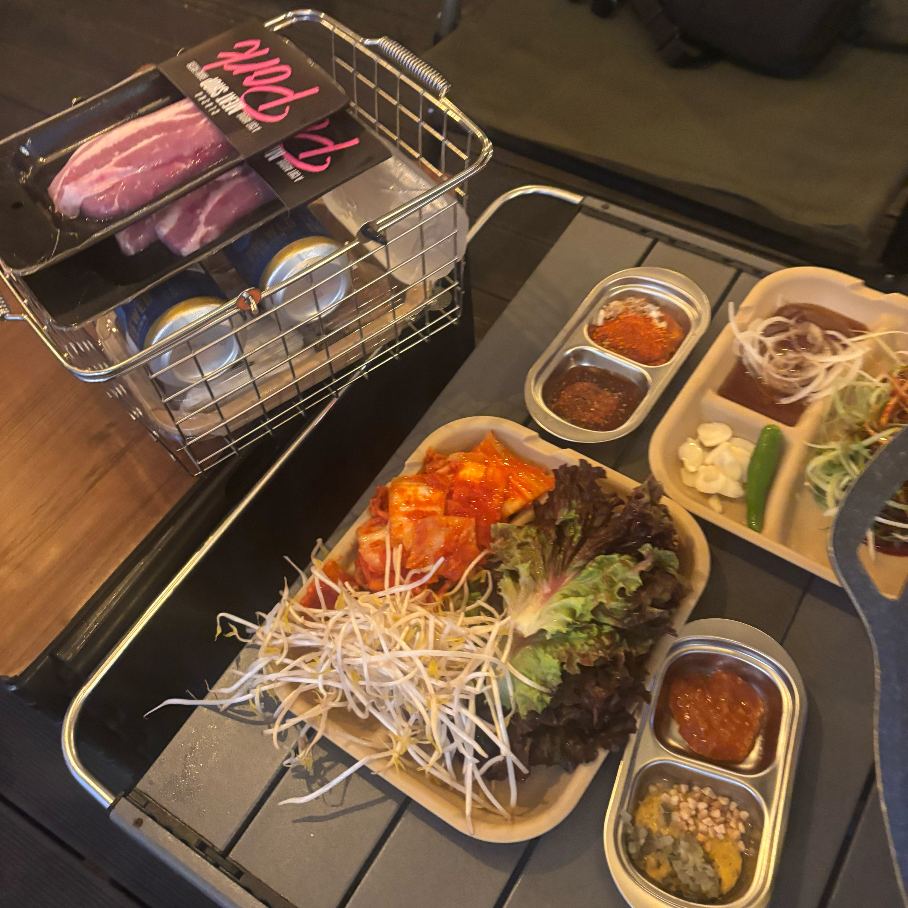 일단 가게 분위기가 너무 좋고 직원분들도 다 너무 친절하세요 ! 고기 질도 좋고 무엇보다