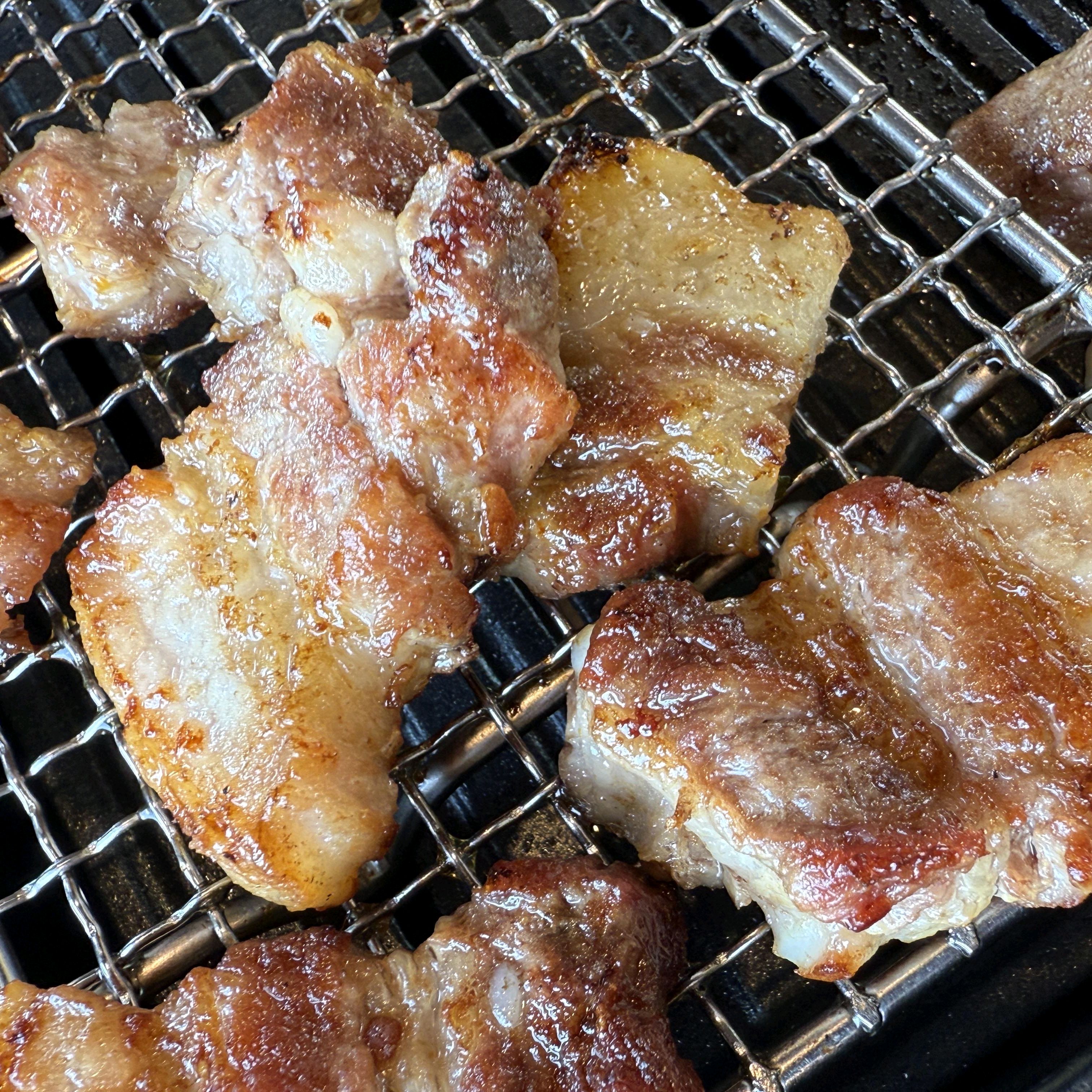 애월 해안도로 드라이브하다가 들렀는데, 비주얼 보고 들어온 보람 있었습니다 😍 - 제주 맛집 작산 애월흑돼지