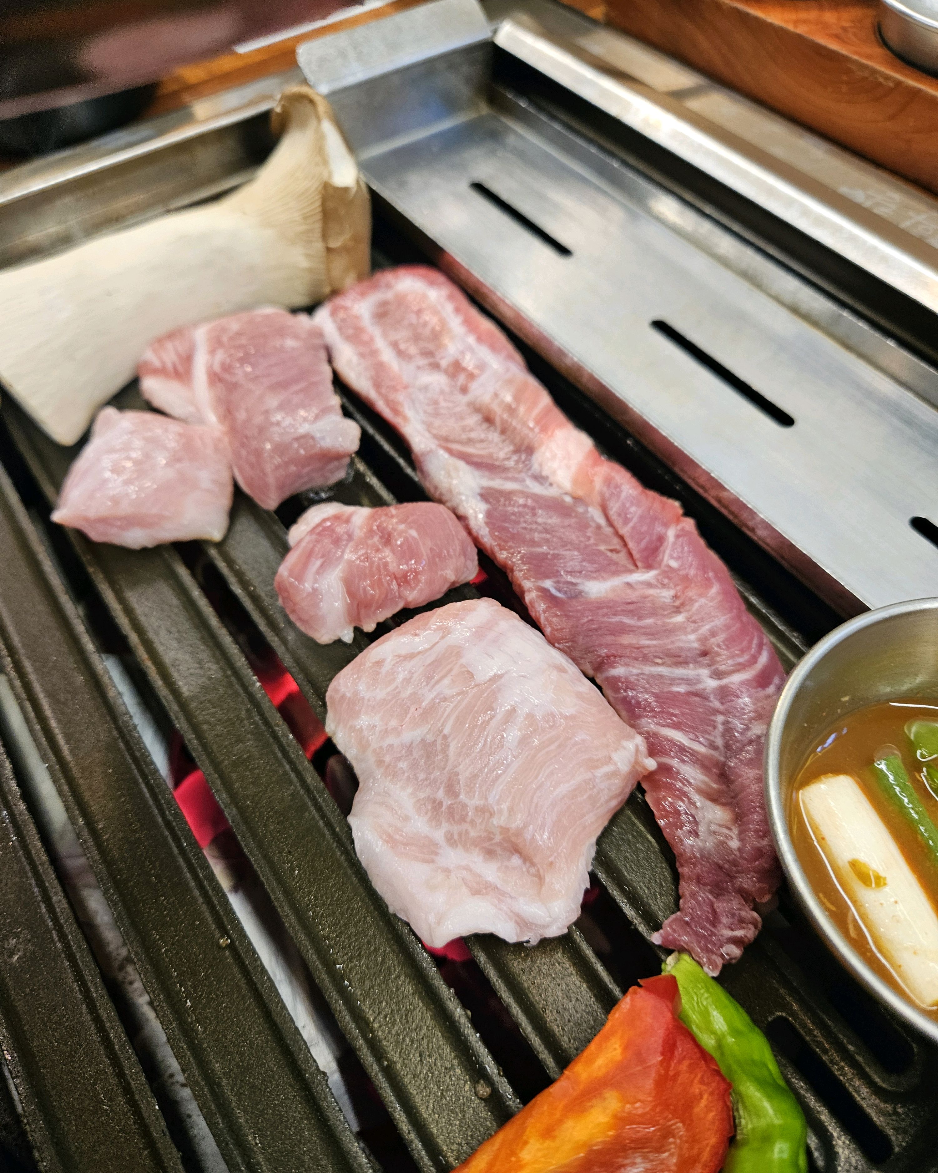 리뷰찾아보고 왔는데 역시나 고기가 신선하고맛있어요!^^ 재방문의사 100%입니다! - 대전 맛집 육화탄 대전롯데백화점 괴정점