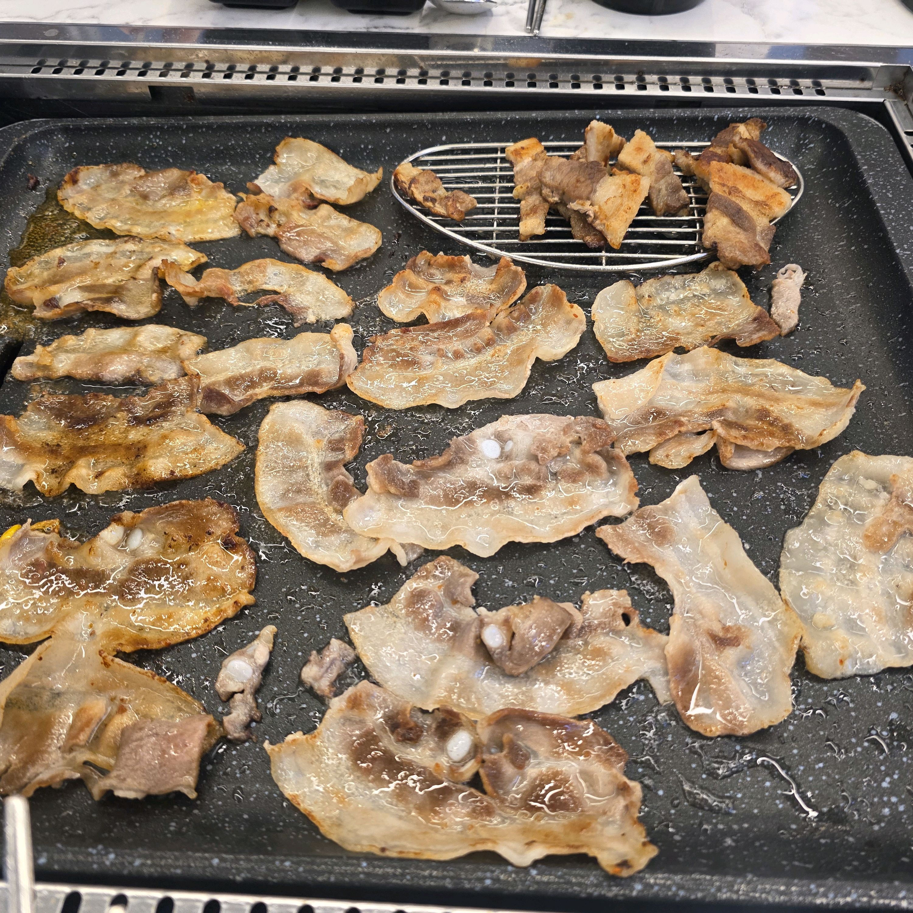 완전 다향하고 재밌어요 샤브샤브랑 라면을 다 같이 즐기는 집은 요즘 별로 없는데 진짜 가성