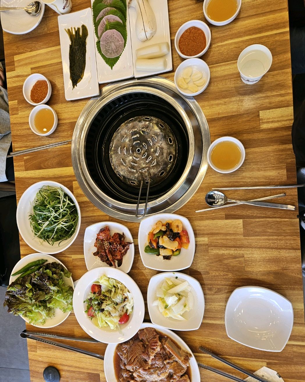 아들과 어머니와 대전 성심당 나들이왔다가 배고파서 들렀는데 고기가 맛있네요 냉면도 너무 맛