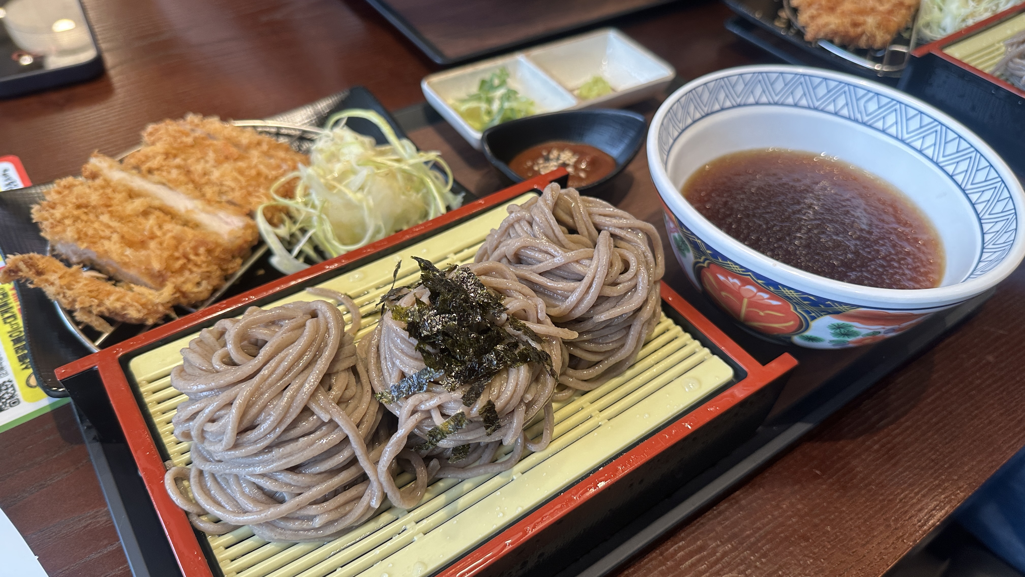 너무 맛있어요. 양도 많고, 맛도있고 분위기도 좋아요. 단체모임, 데이트 너무 추천합니다!