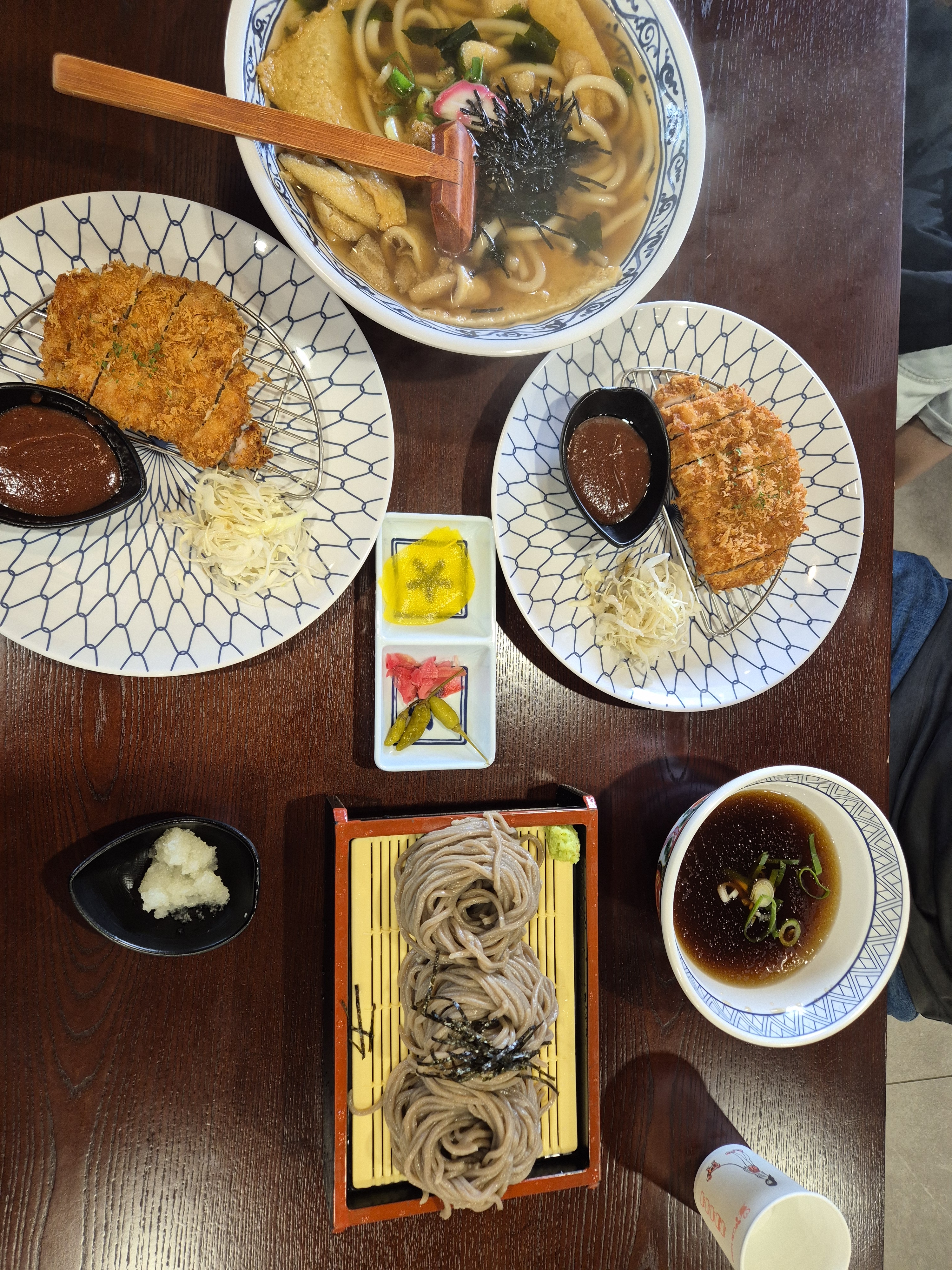 지인의 소개로 방문했는데 아이들과 같이 오기도 너무 좋고 맛도 너무 맛있습니다. 더워지는