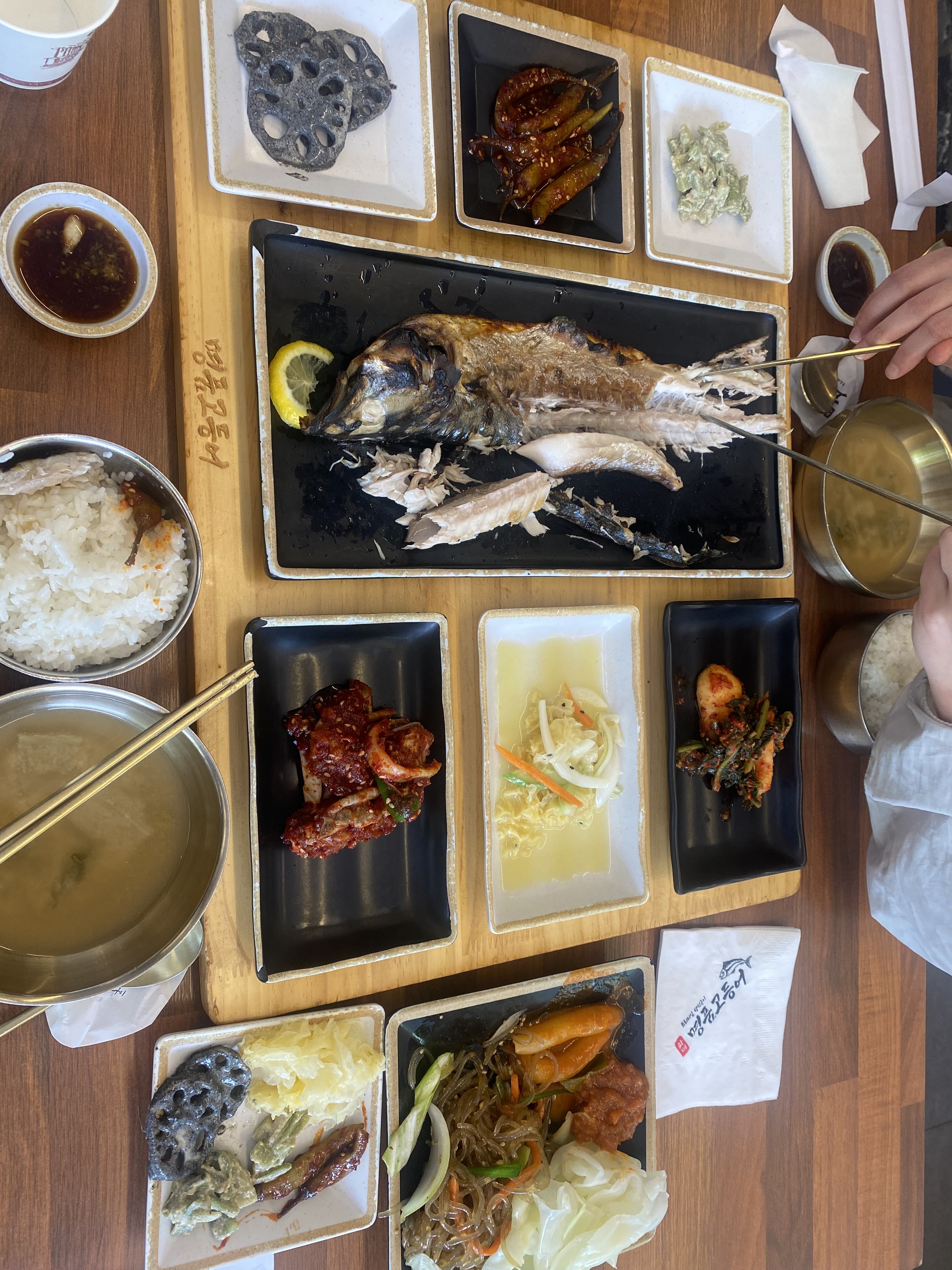 정신없이 먹다찍어서 사진이 그렇지만 아주 맛있어요! 자주 가는 맛집입니다👍 추천!! - 인천 맛집 명품 화덕 고등어 본점