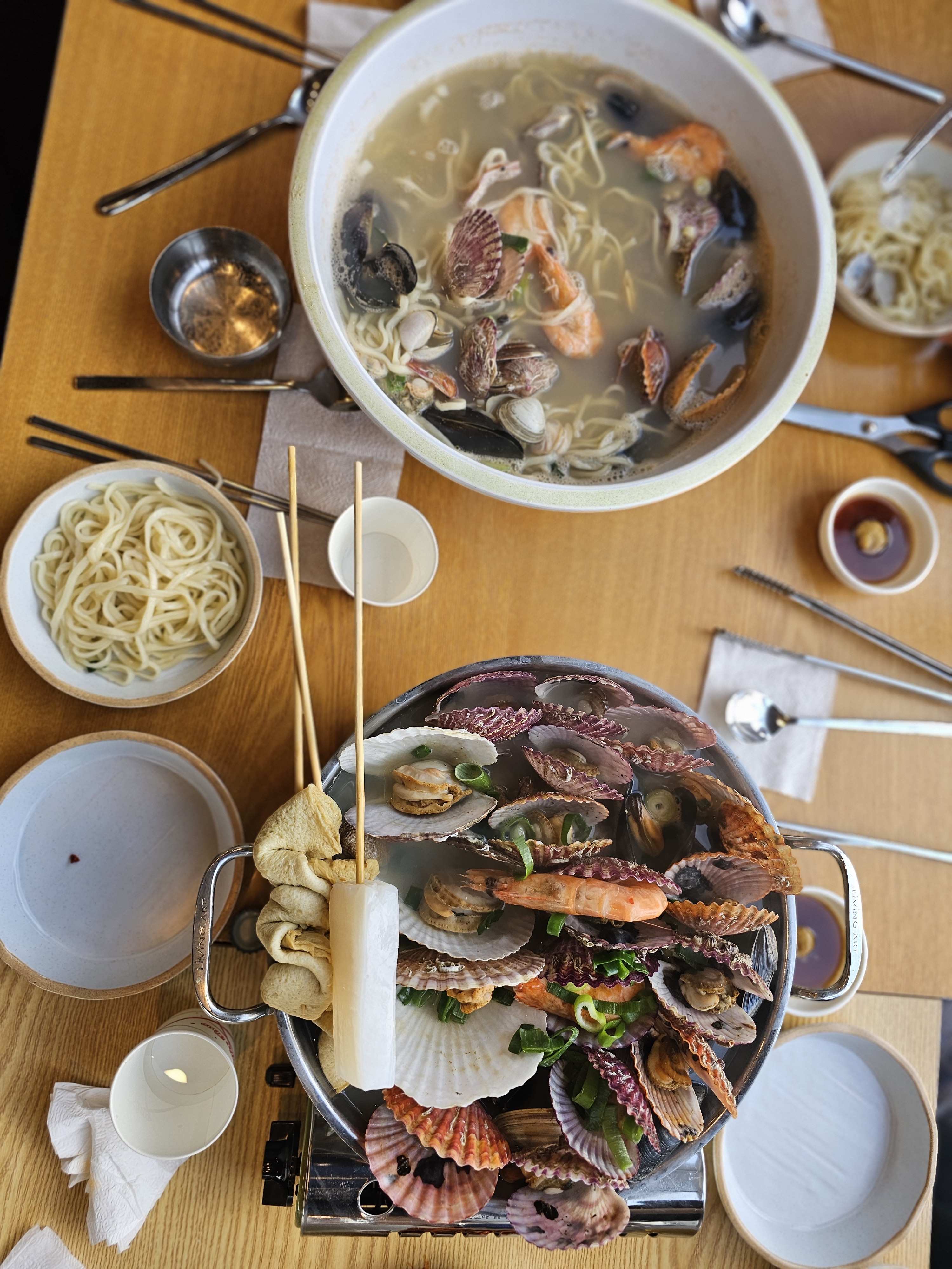 양도 푸짐하고, 조개전골 육수 맛있네요~칼국수 김치도 맛있고, 오픈하자마자 대기 줄이 있을
